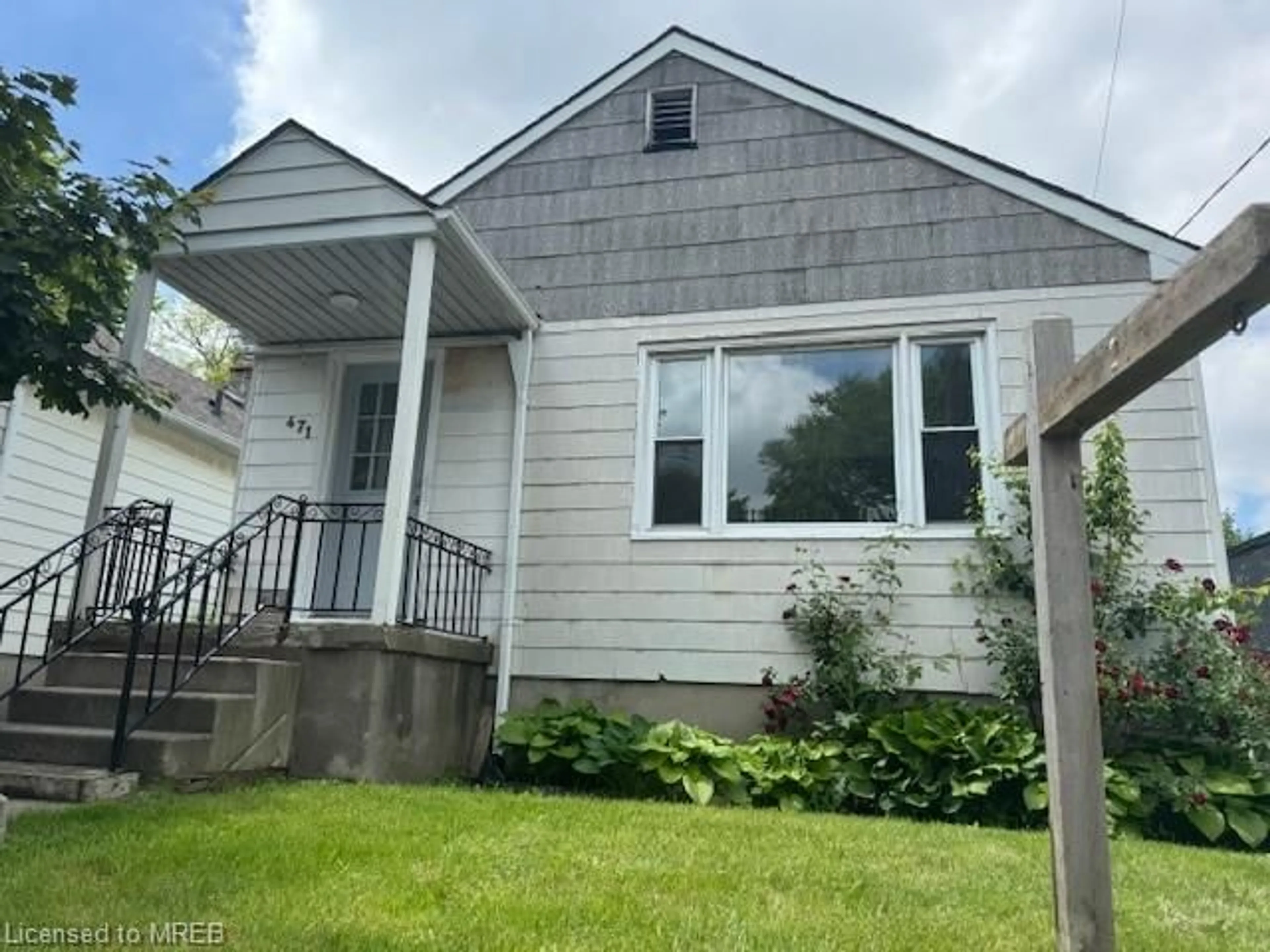 Frontside or backside of a home for 471 Highbury Ave, London Ontario N5W 4K2
