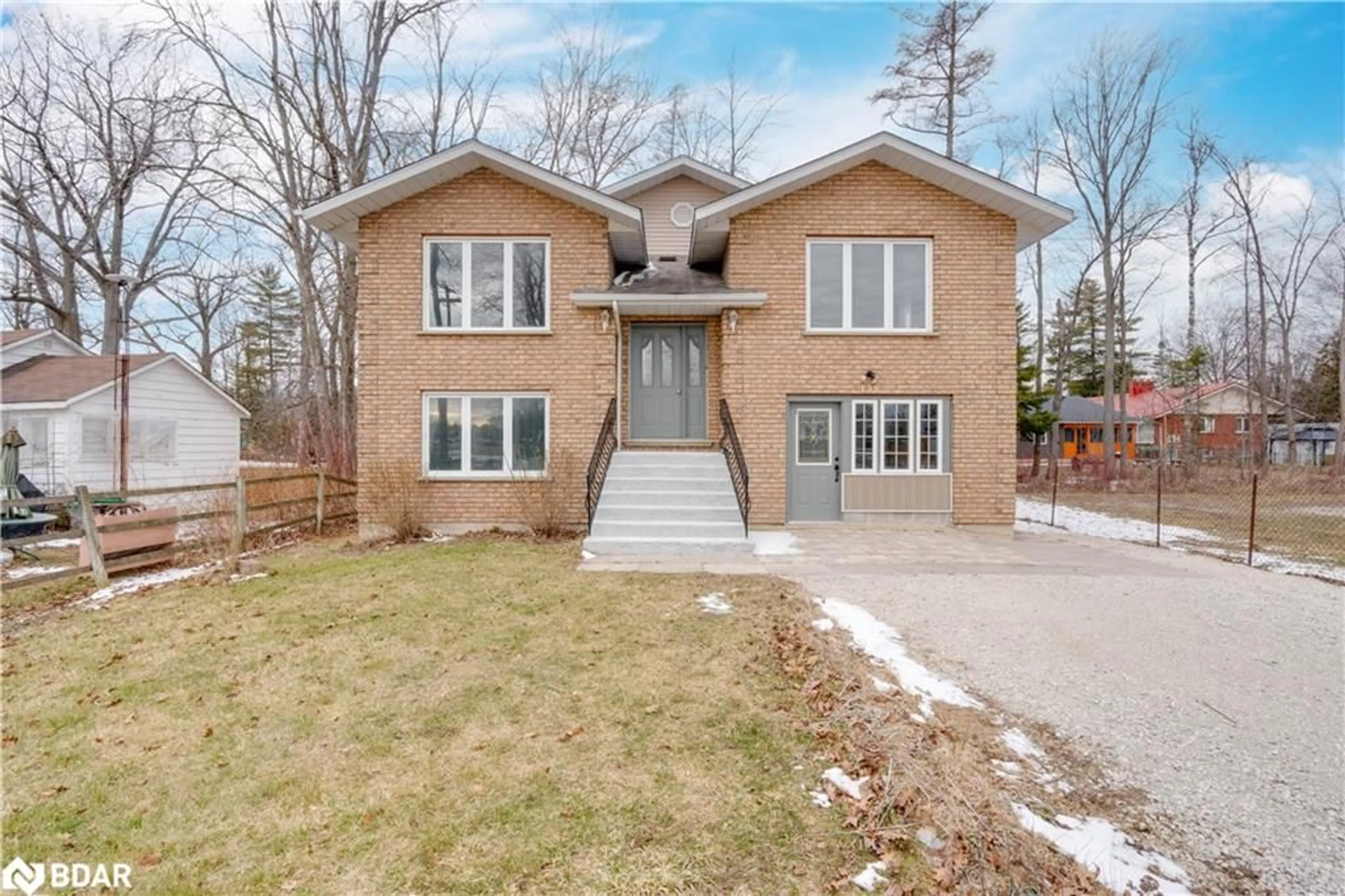 Frontside or backside of a home for 138 45th St, Wasaga Beach Ontario L9Z 1Z2