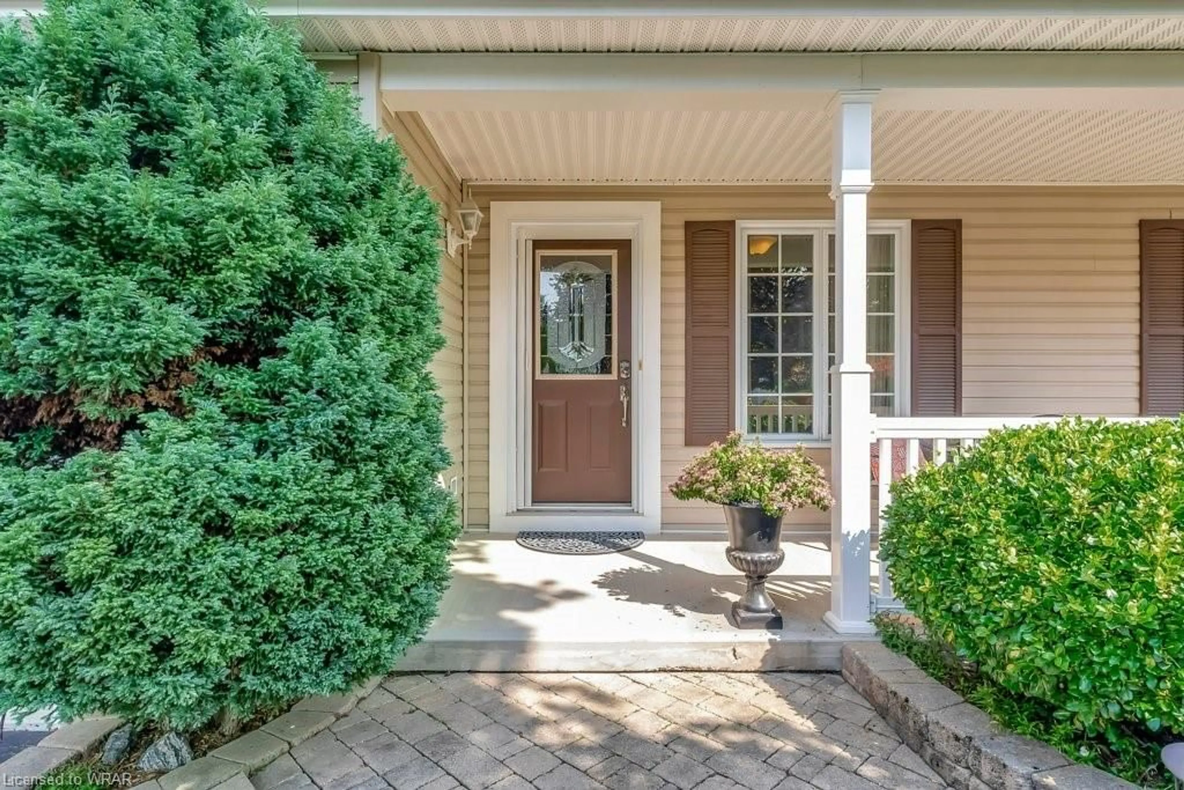 Indoor entryway for 116 Bushmill Cir, Freelton Ontario L8B 1A5