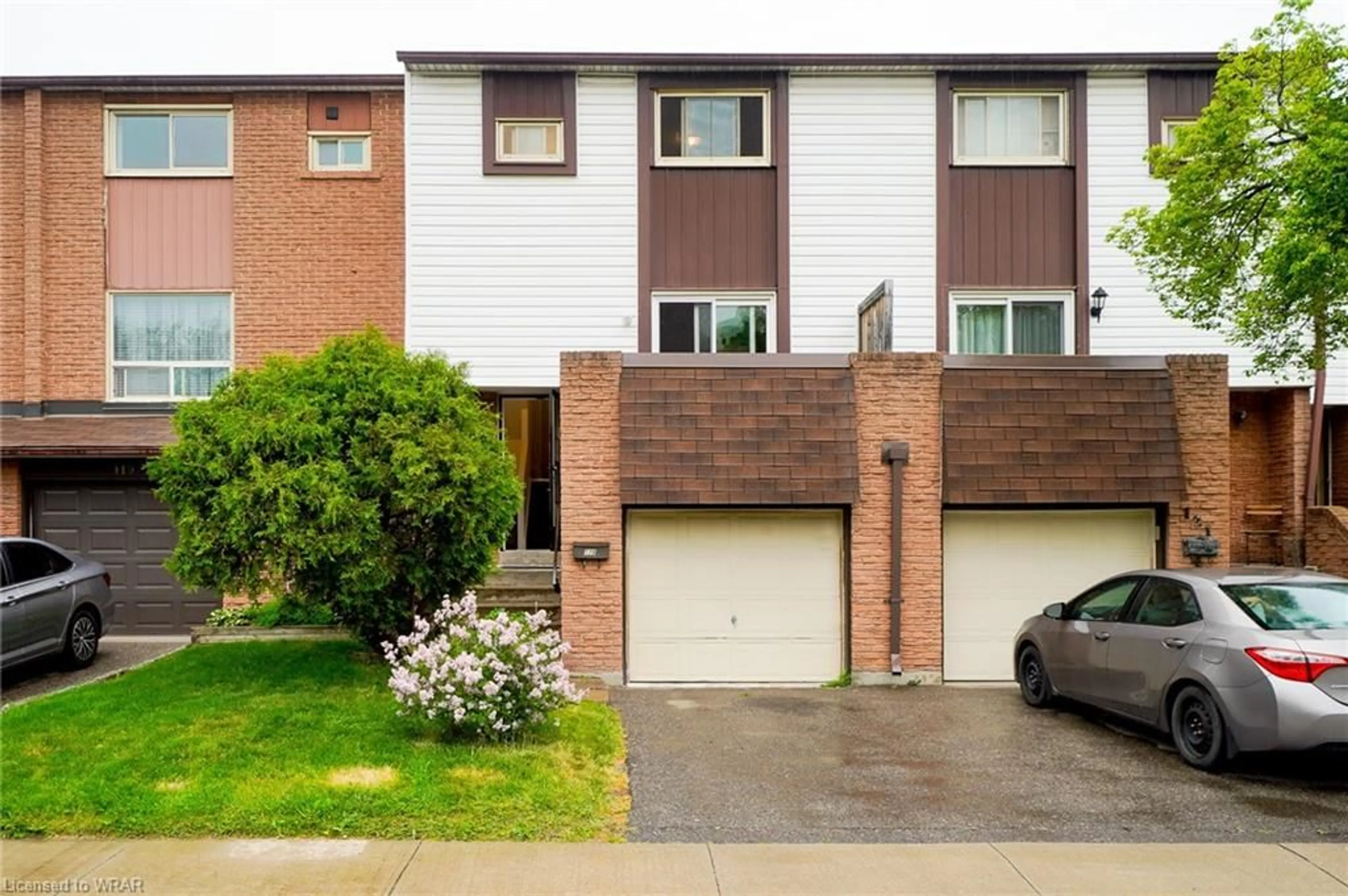 A pic from exterior of the house or condo for 1221 Dundix Rd #120, Mississauga Ontario L4Y 3Y9