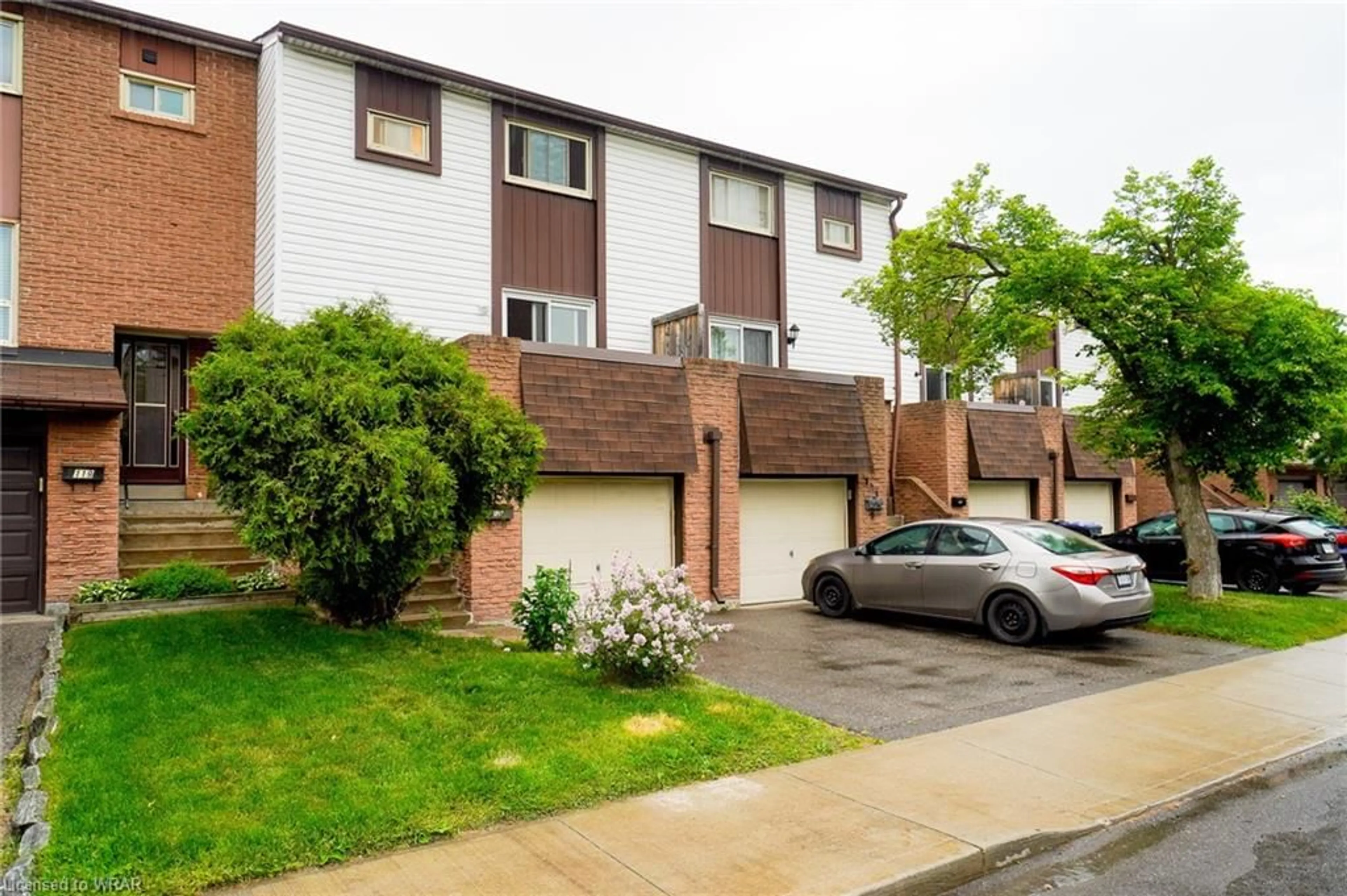 A pic from exterior of the house or condo for 1221 Dundix Rd #120, Mississauga Ontario L4Y 3Y9