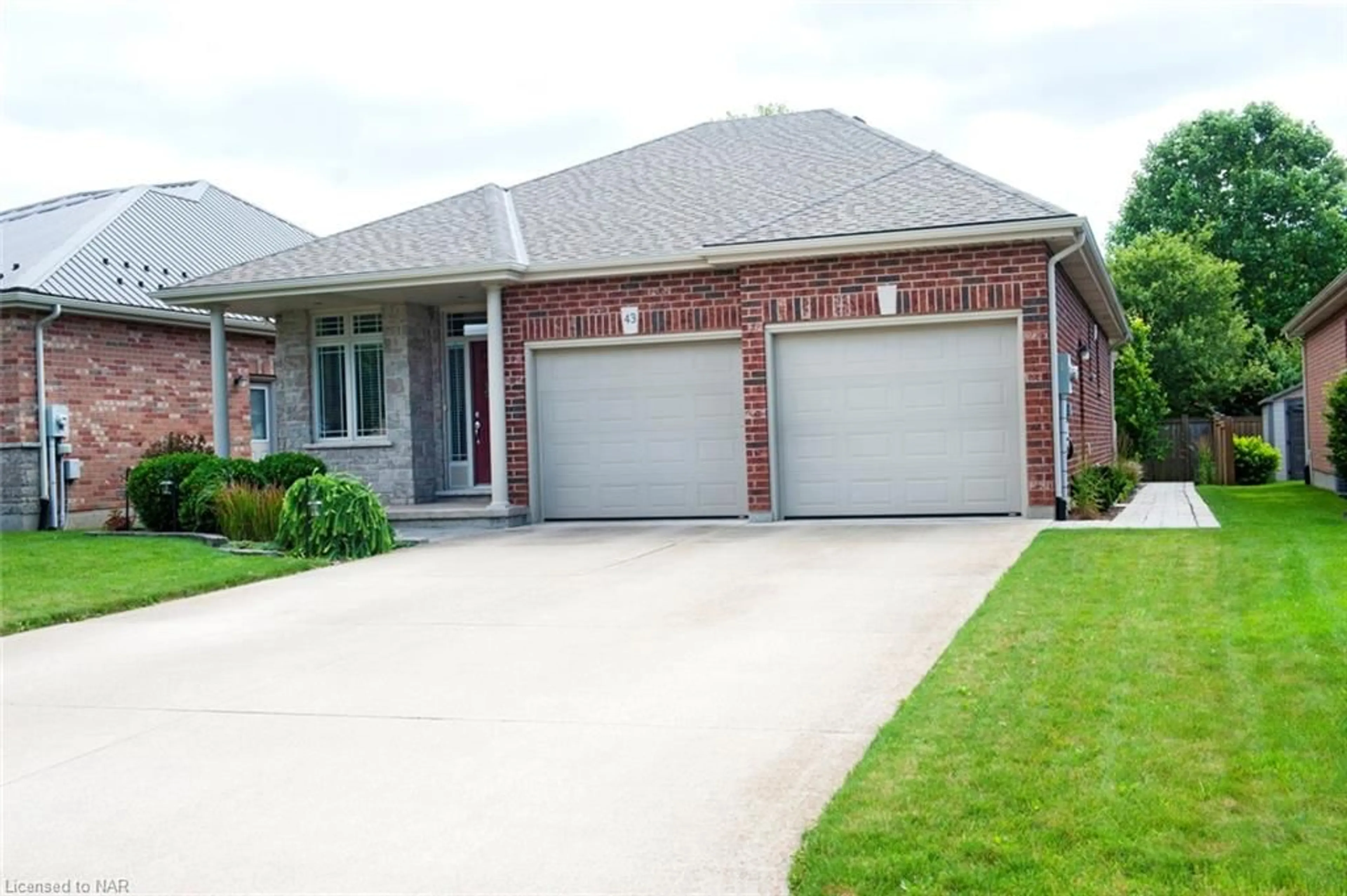 Home with brick exterior material for 43 Willson Crossing, Fonthill Ontario L0S 1E4