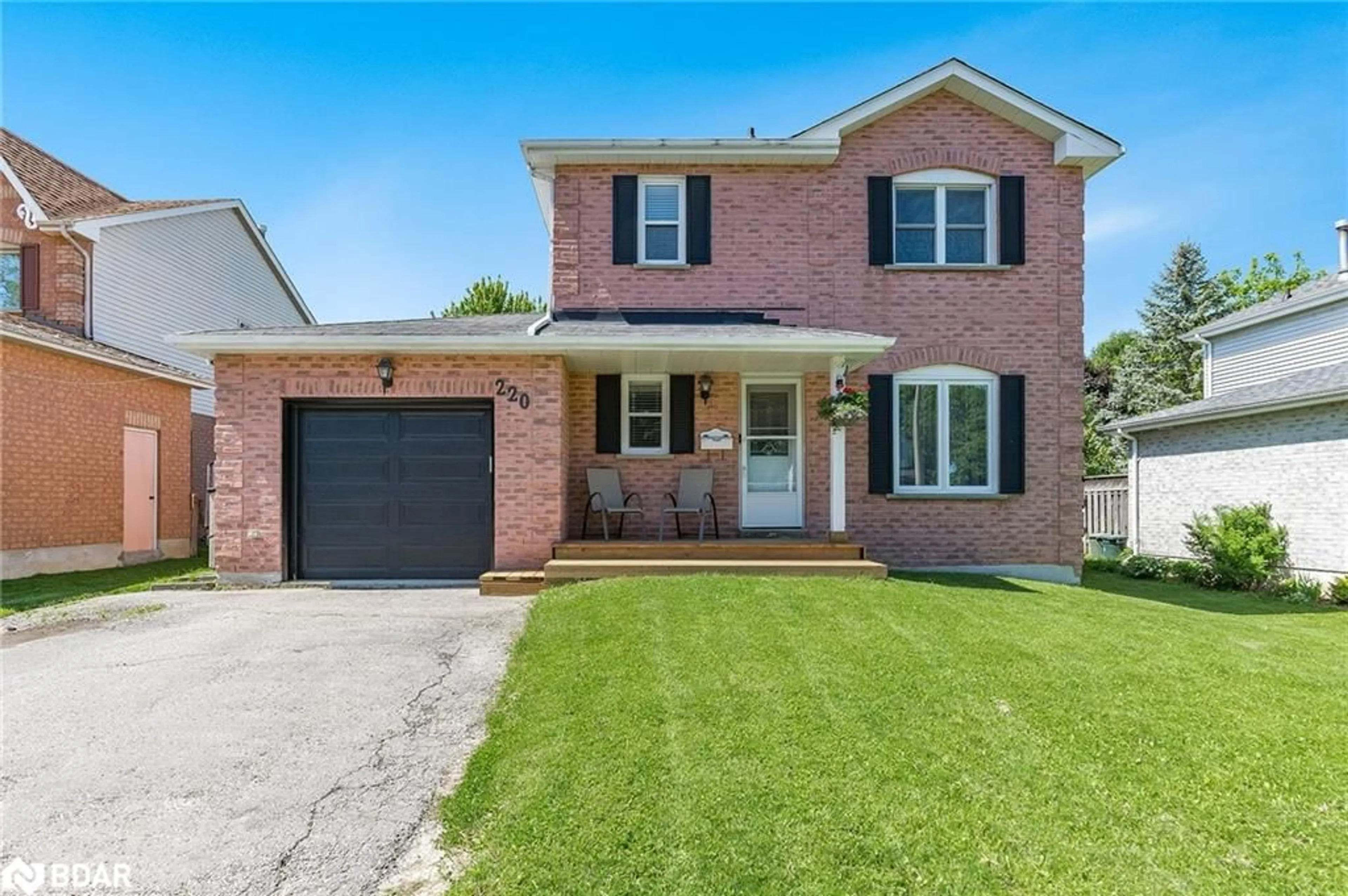 Home with brick exterior material for 220 Mary Anne Dr, Barrie Ontario L4N 7R2