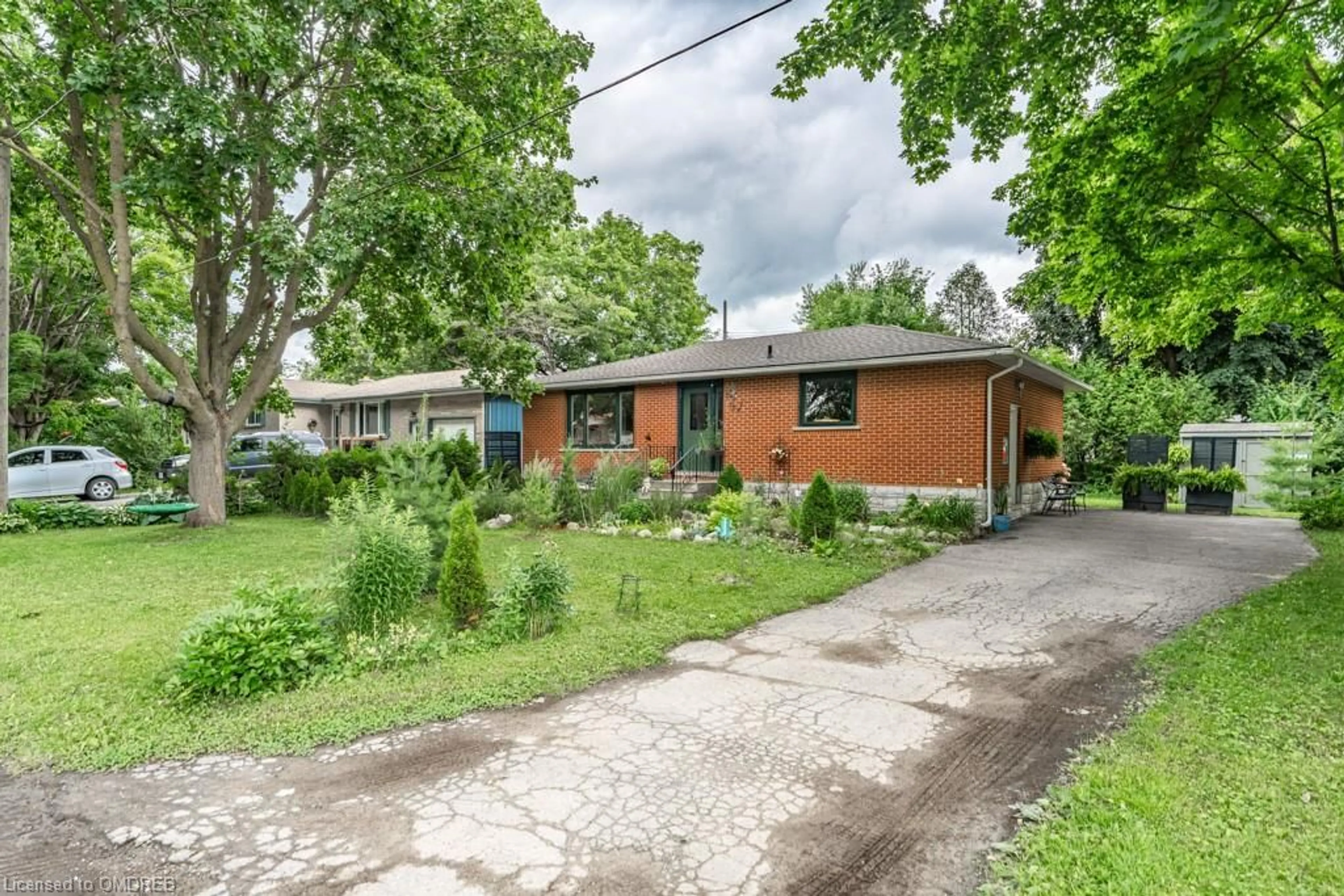 Frontside or backside of a home for 205 John St, Elora Ontario N0B 1S0