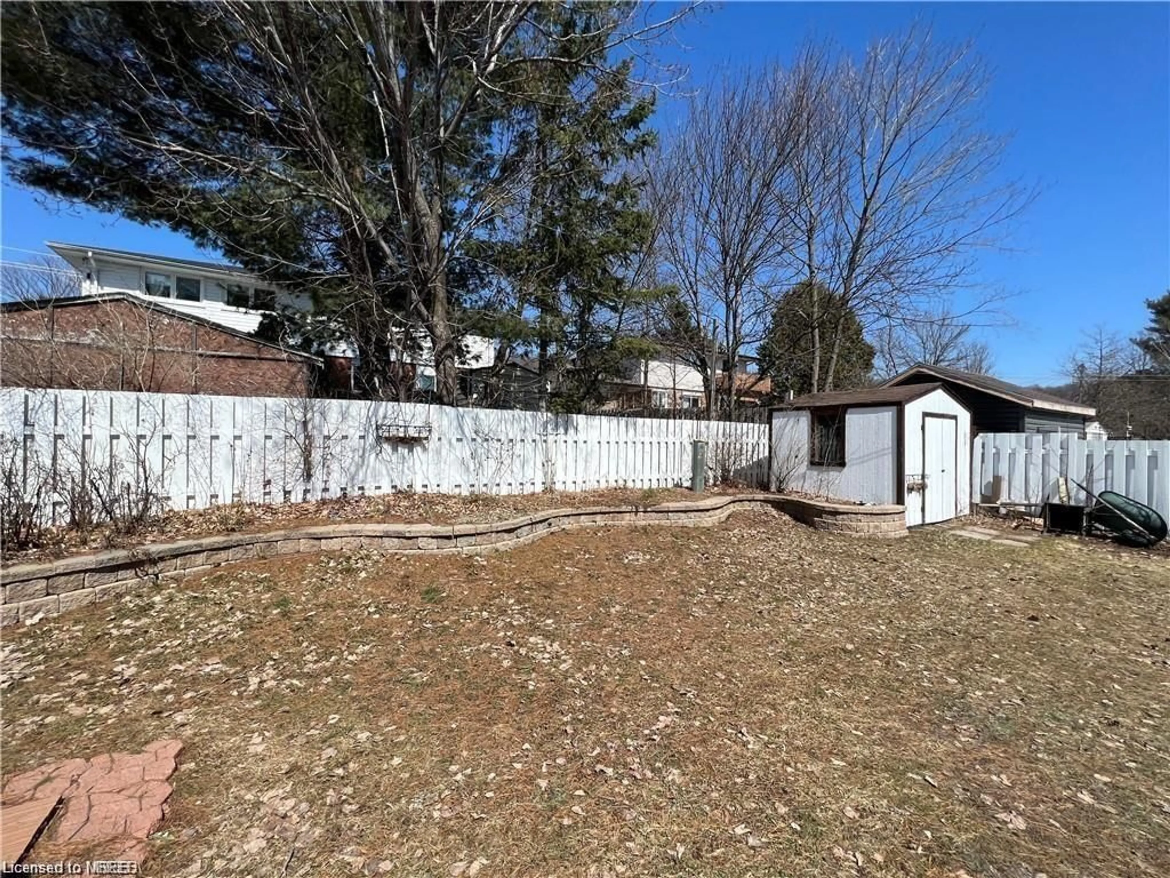 Fenced yard for 88 Beverly Rd, North Bay Ontario P1B 7P8