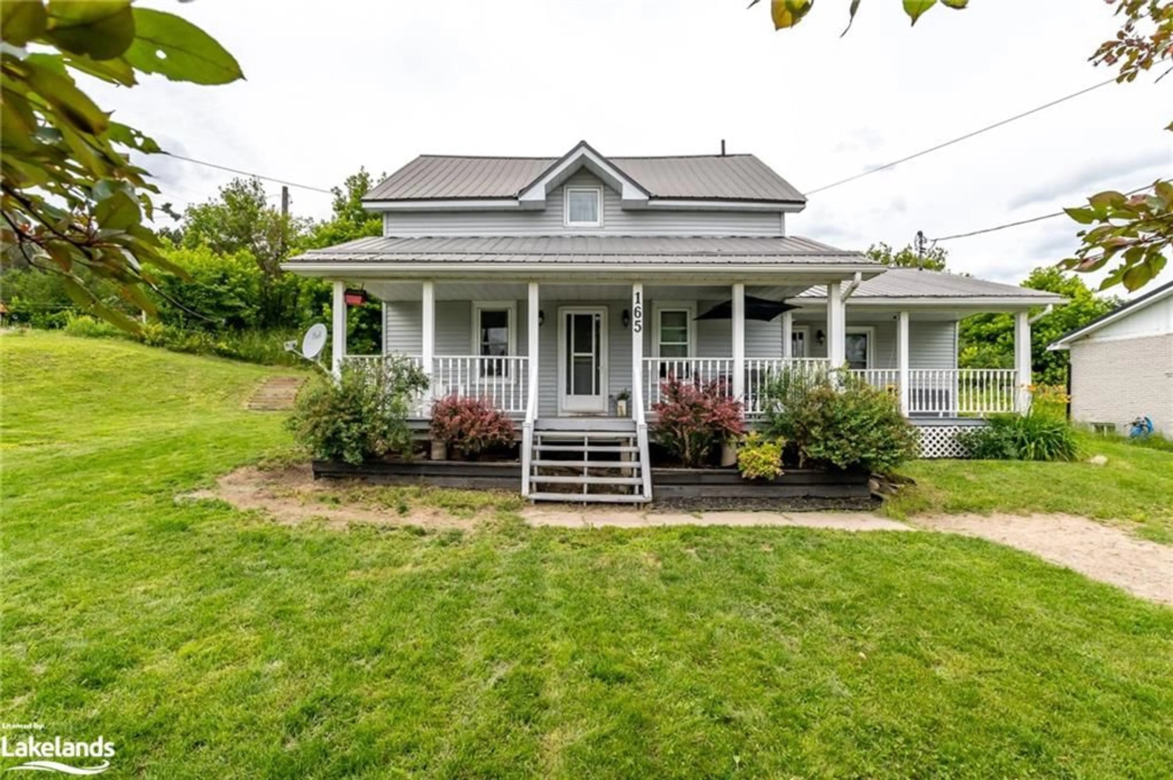 Frontside or backside of a home, cottage for 165 Yonge St, Burk's Falls Ontario P0A 1C0