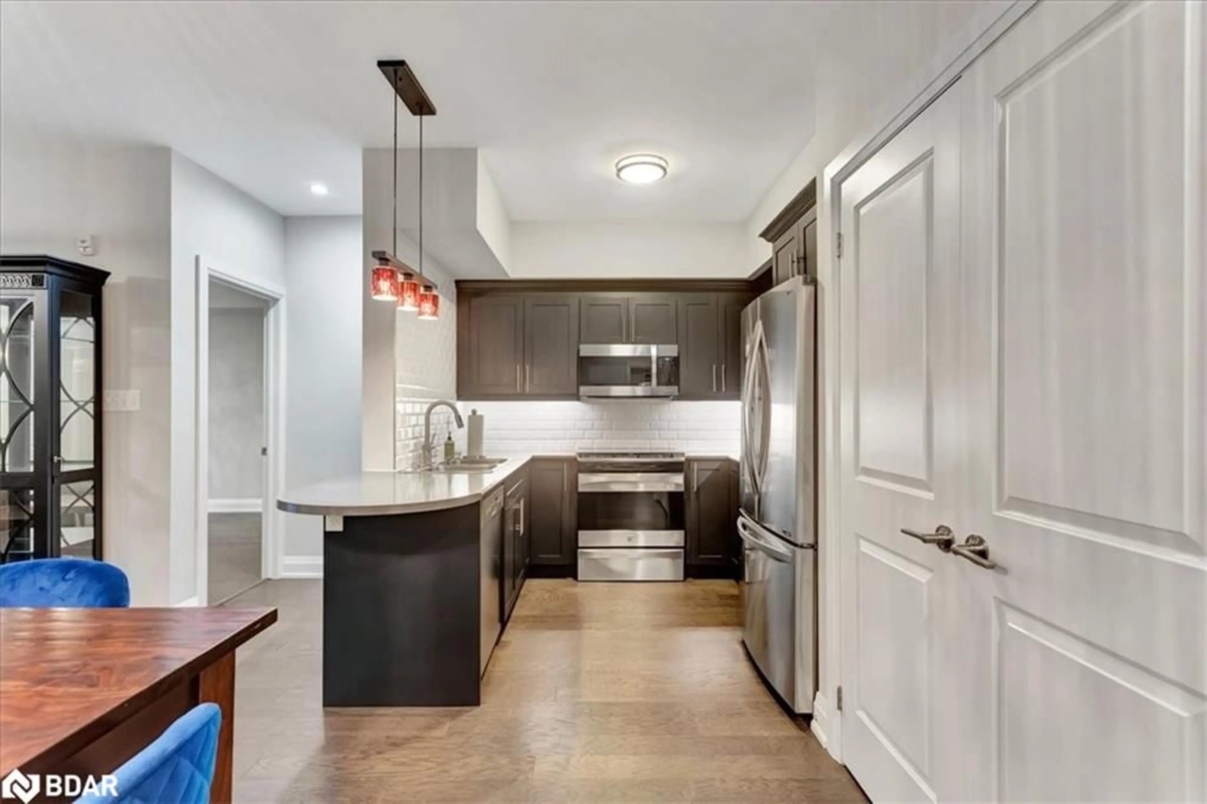 Contemporary kitchen for 720 Yonge St St #212, Barrie Ontario L9J 0G9
