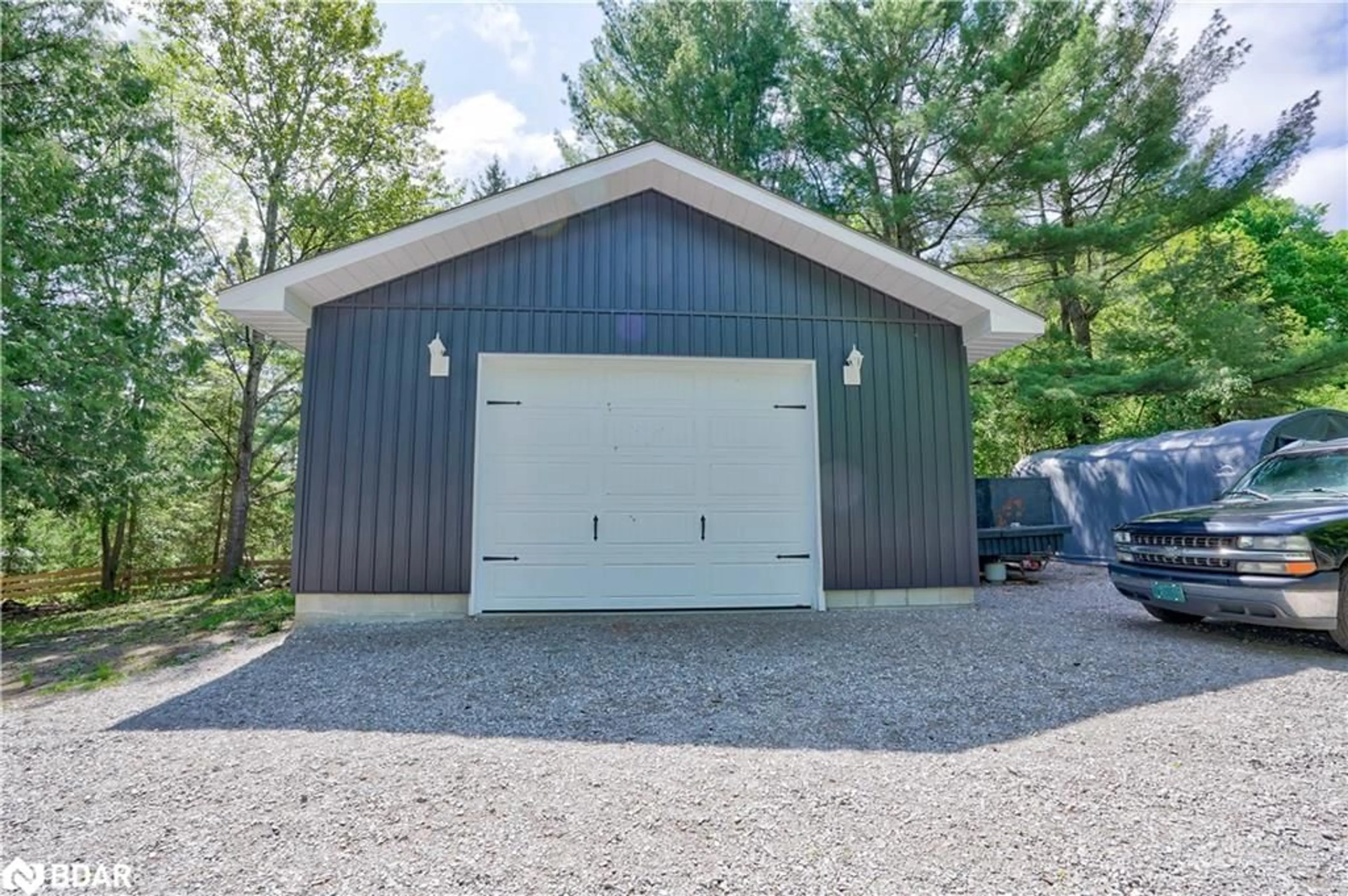 Indoor garage for 447 Sundial Dr, Orillia Ontario L3V 4A7