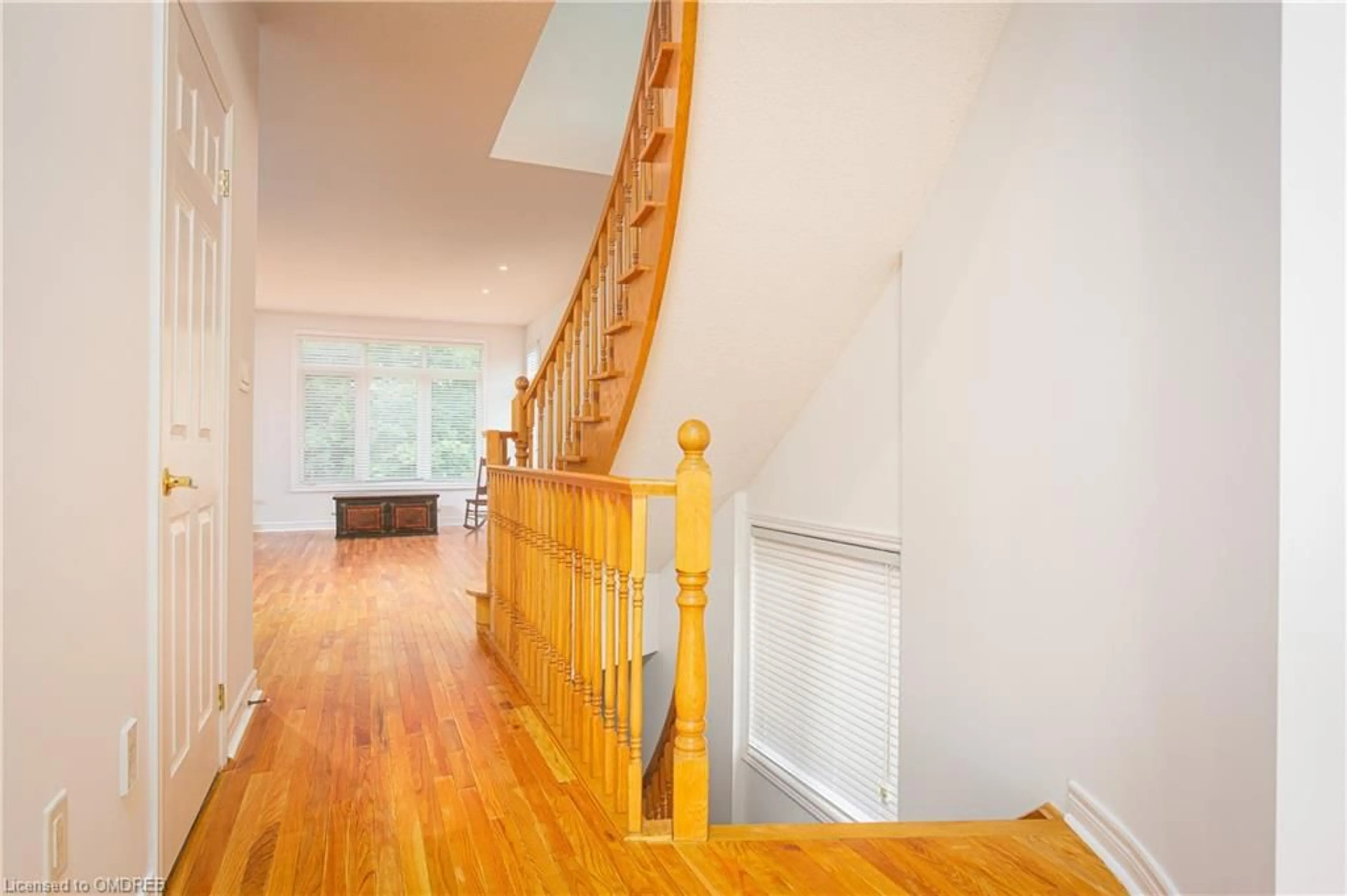 Indoor foyer, wood floors for 1267 Dorval Dr #19, Oakville Ontario L6M 3Z5