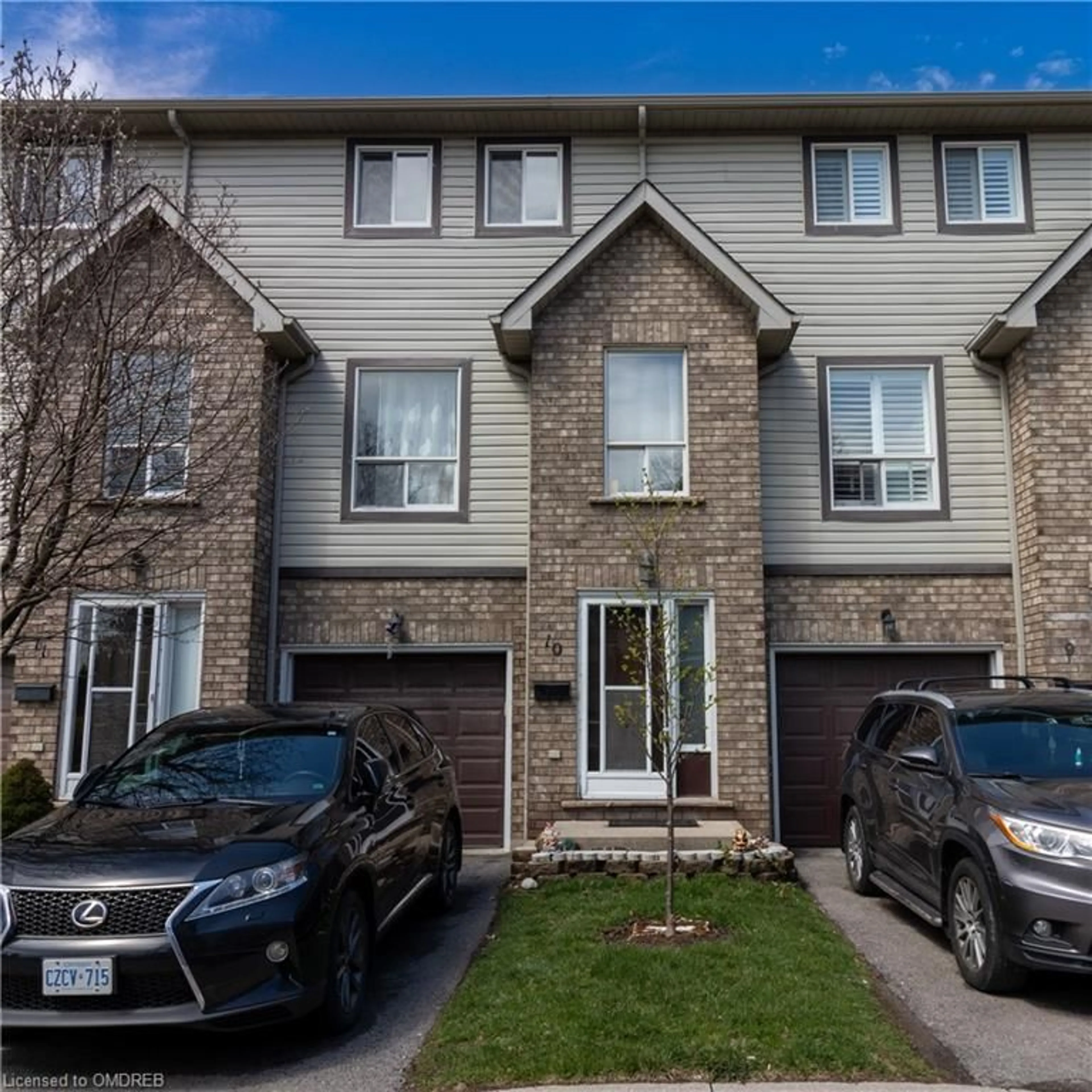 A pic from exterior of the house or condo for 384 Limeridge Rd #10, Hamilton Ontario L9A 2S7