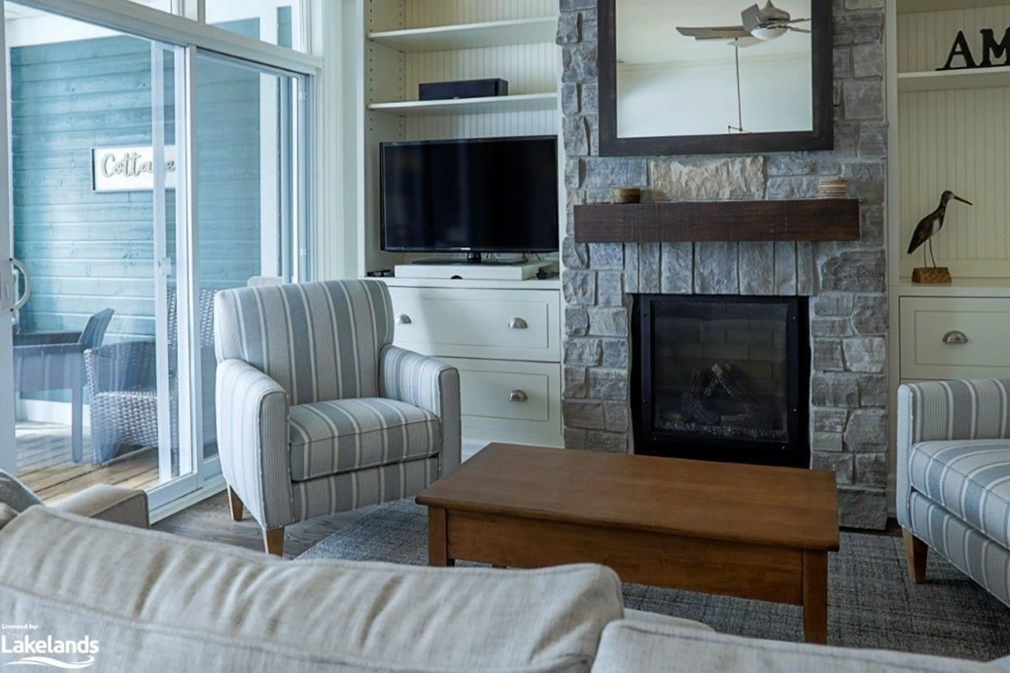 Living room for 1869 Muskoka Road 118 Hwy #A202-D1, Muskoka Lakes Ontario P1L 1W8
