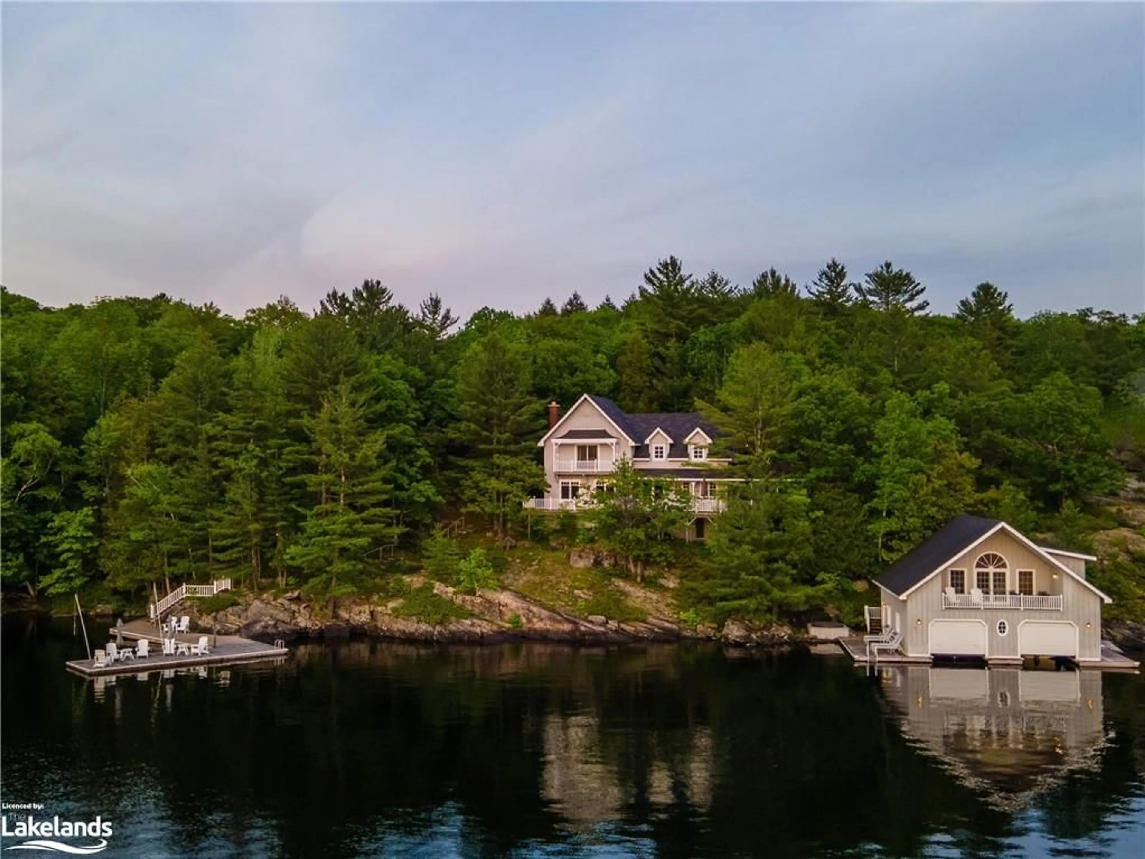 Cottage for 1189 Breezy Pt Rd #27, Muskoka Lakes Ontario P1P 1R2