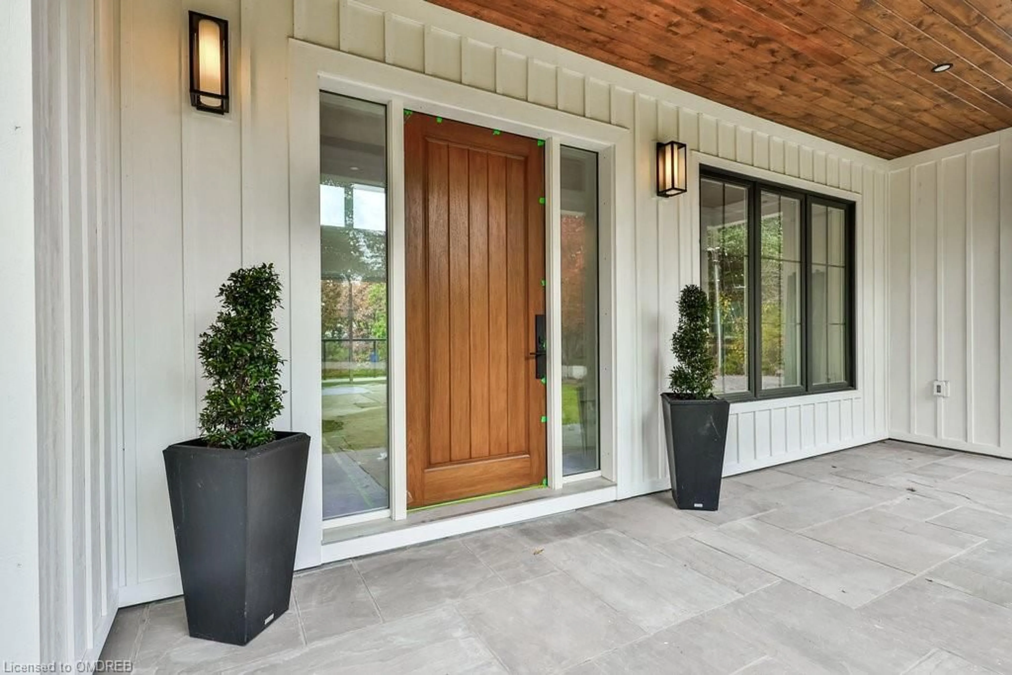 Indoor entryway, wood floors for 62 Melrose Dr, Niagara-on-the-Lake Ontario L0S 1J0