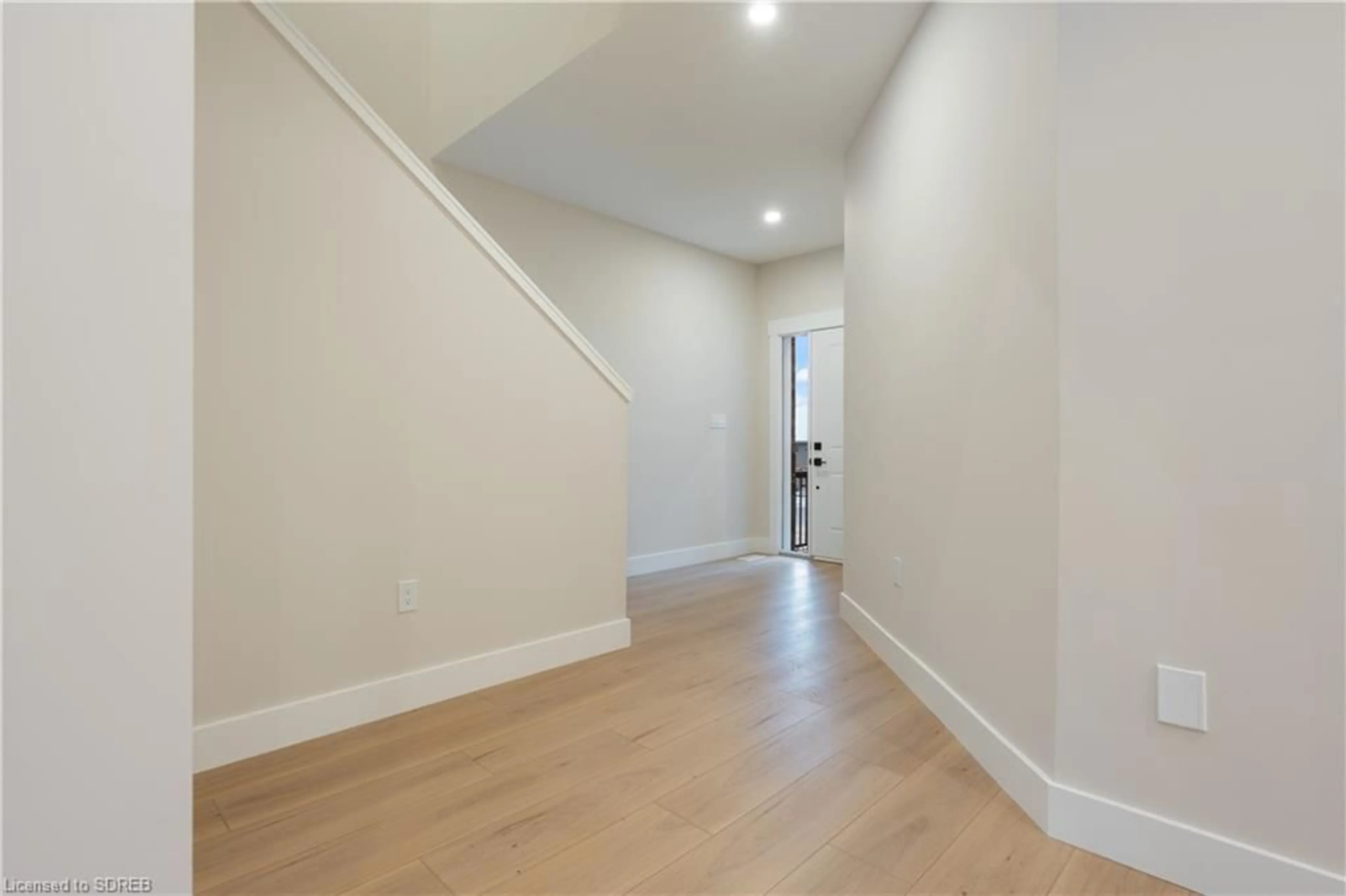 A pic of a room, wood floors for 43 Amber St, Waterford Ontario N0E 1Y0