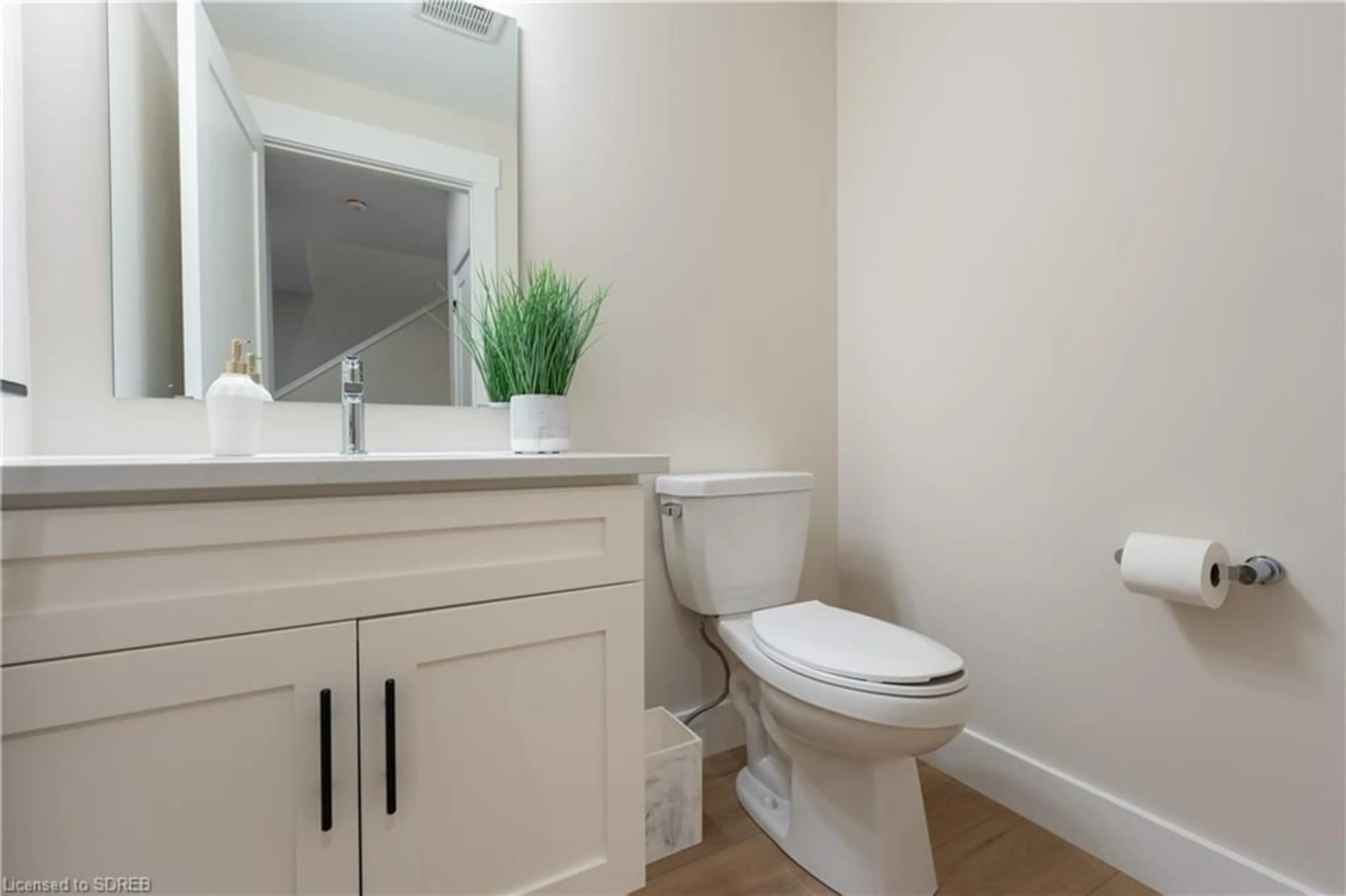 Standard bathroom, wood floors for 43 Amber St, Waterford Ontario N0E 1Y0