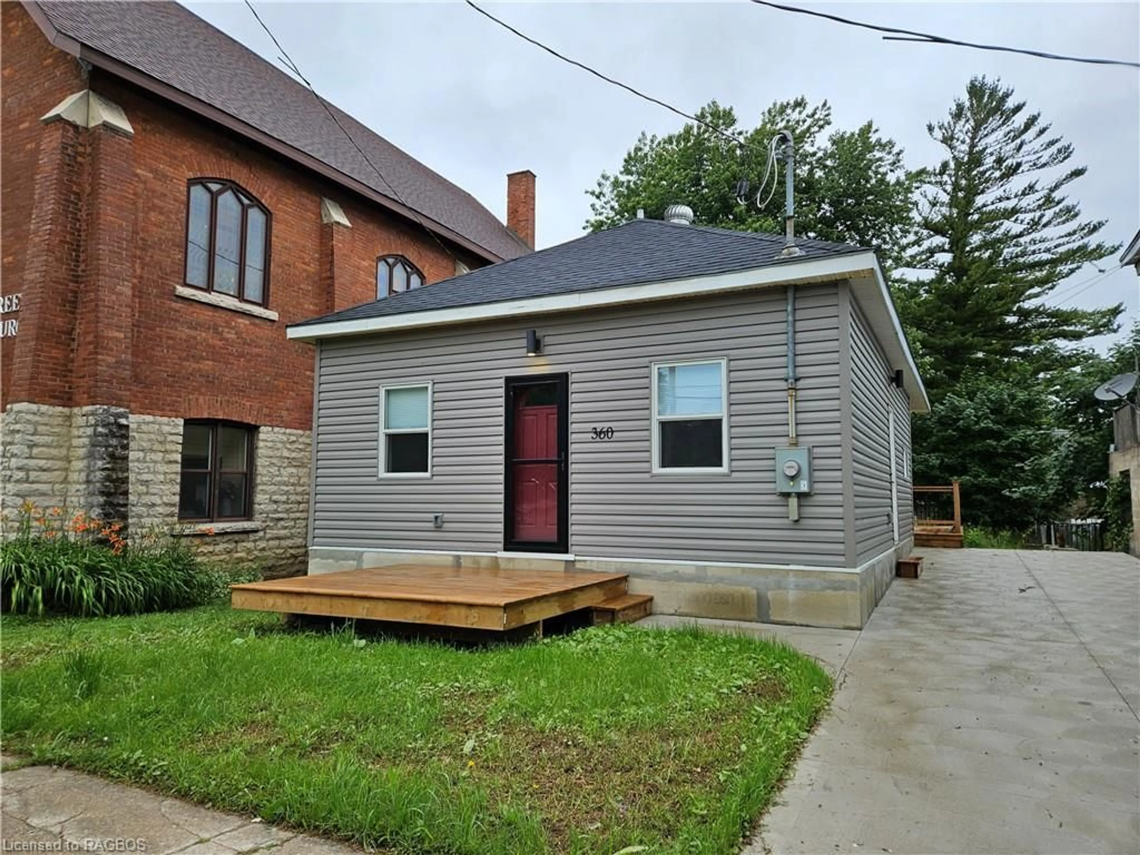 Frontside or backside of a home for 360 Frank St, Wiarton Ontario N0H 2T0