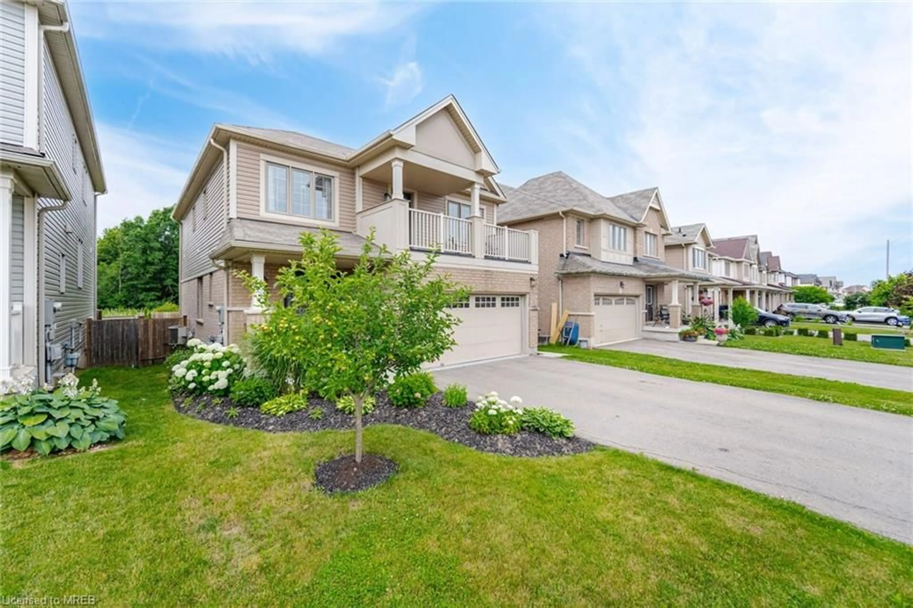 Frontside or backside of a home, the street view for 8769 Dogwood Crescent Cres, Niagara Falls Ontario L2H 2Y6