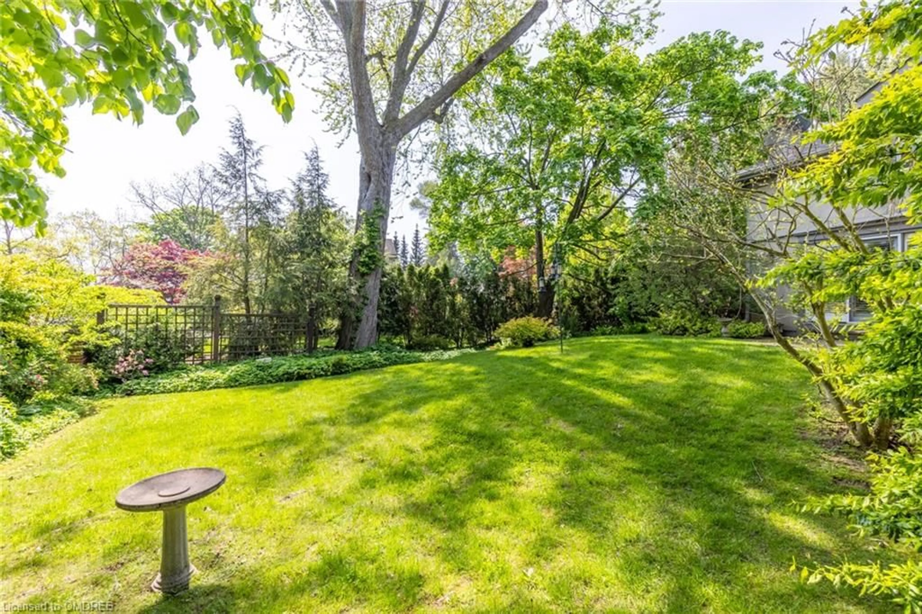 Patio for 208 King St, Oakville Ontario L6J 1B5