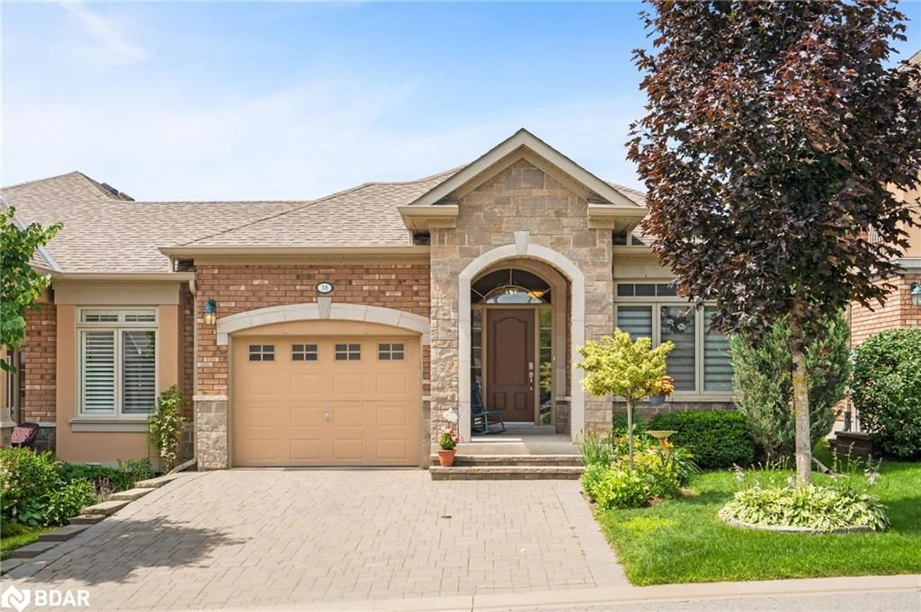 Home with brick exterior material for 38 Hillcrest Dr, Alliston Ontario L9R 0N4