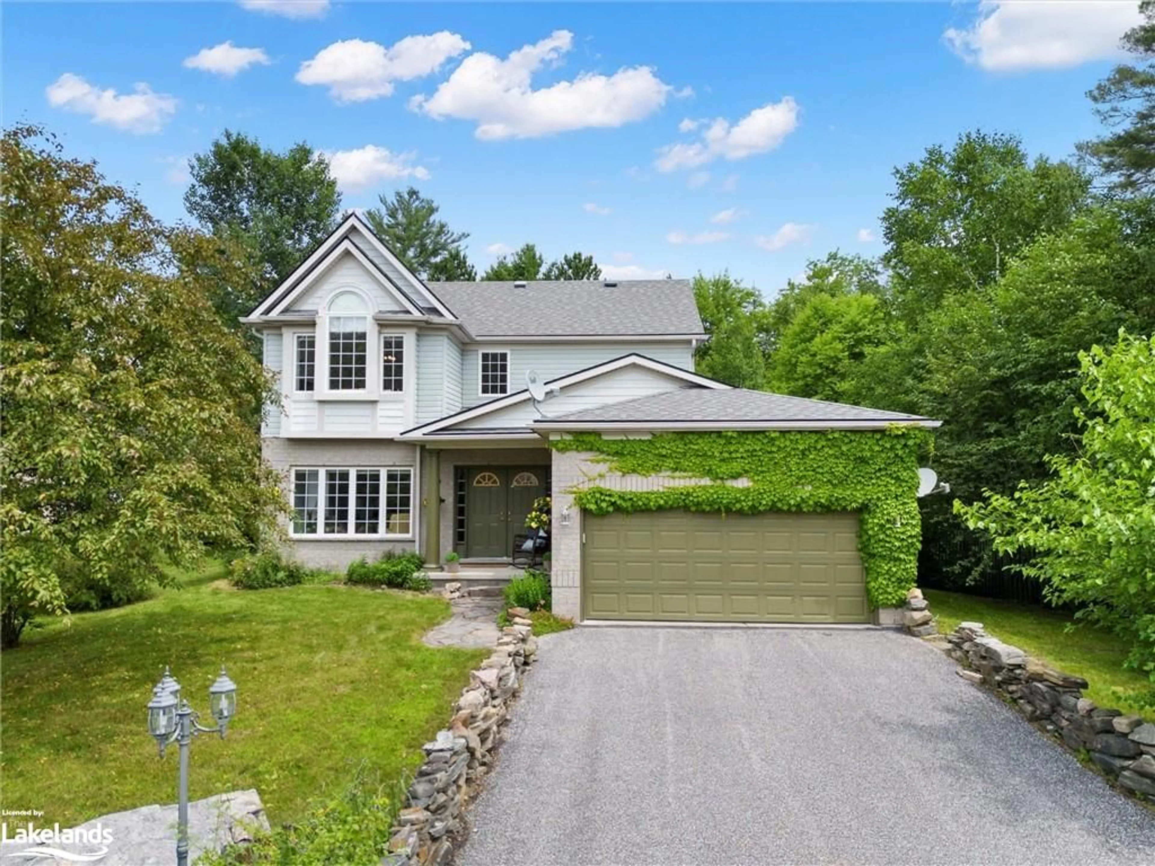 Frontside or backside of a home for 8 Kirbys Way, Huntsville Ontario P1H 2M5