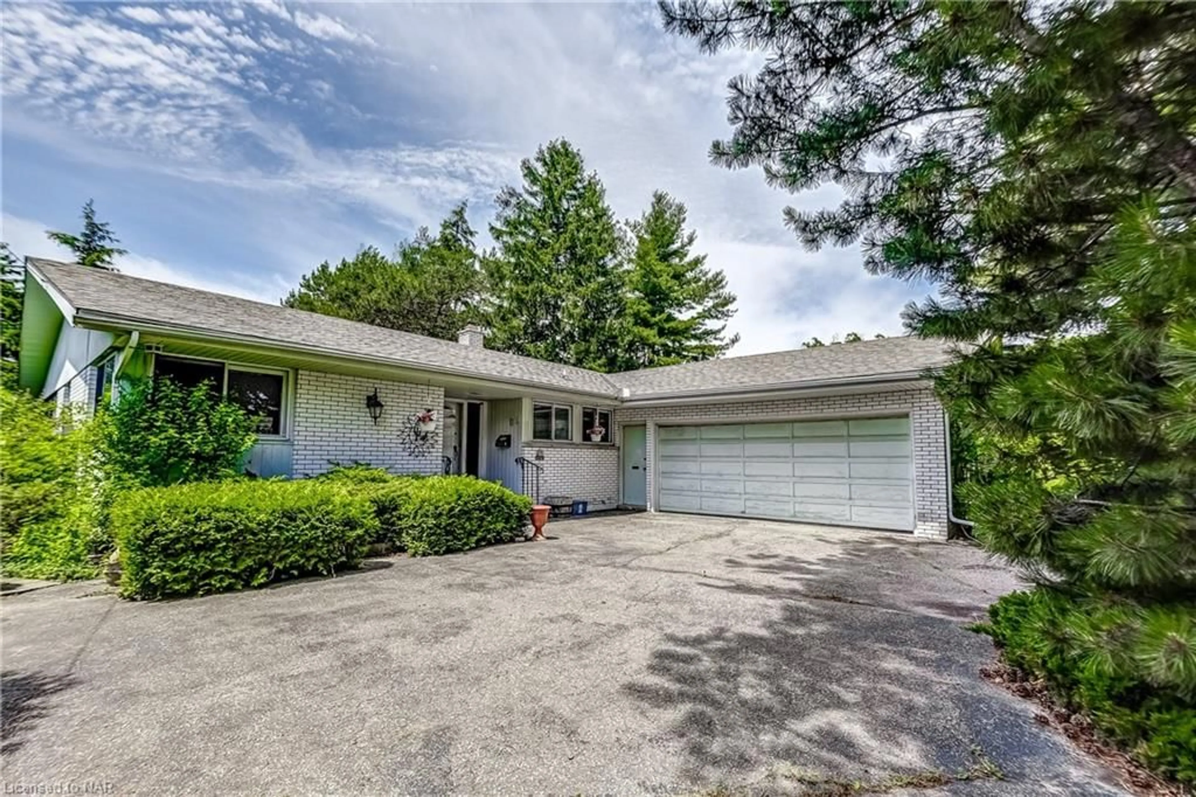 Frontside or backside of a home for 27 Cartier Dr, St. Catharines Ontario L2M 2E5