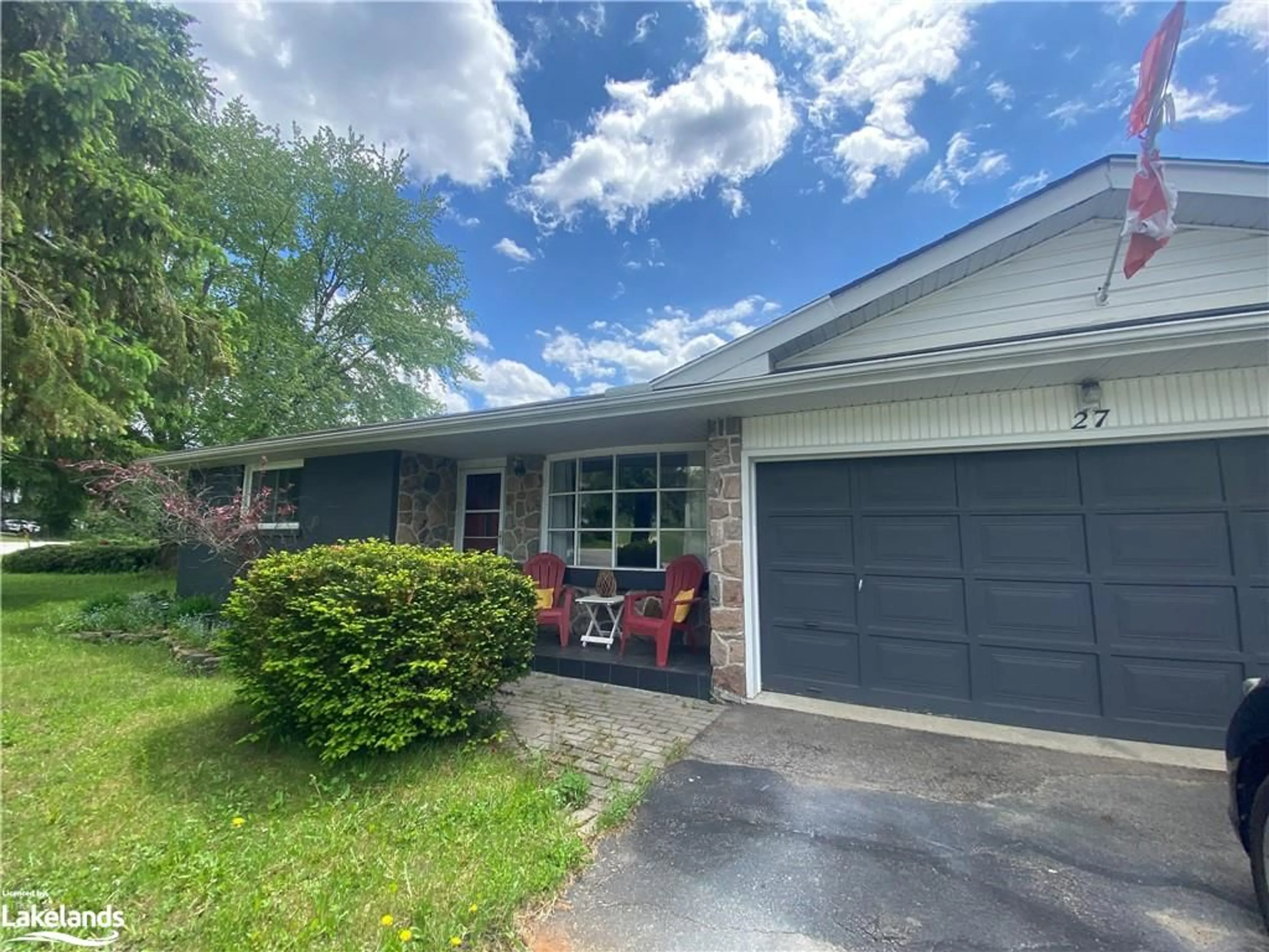 Frontside or backside of a home for 27 Meadow Park Dr, Huntsville Ontario P1H 1G2