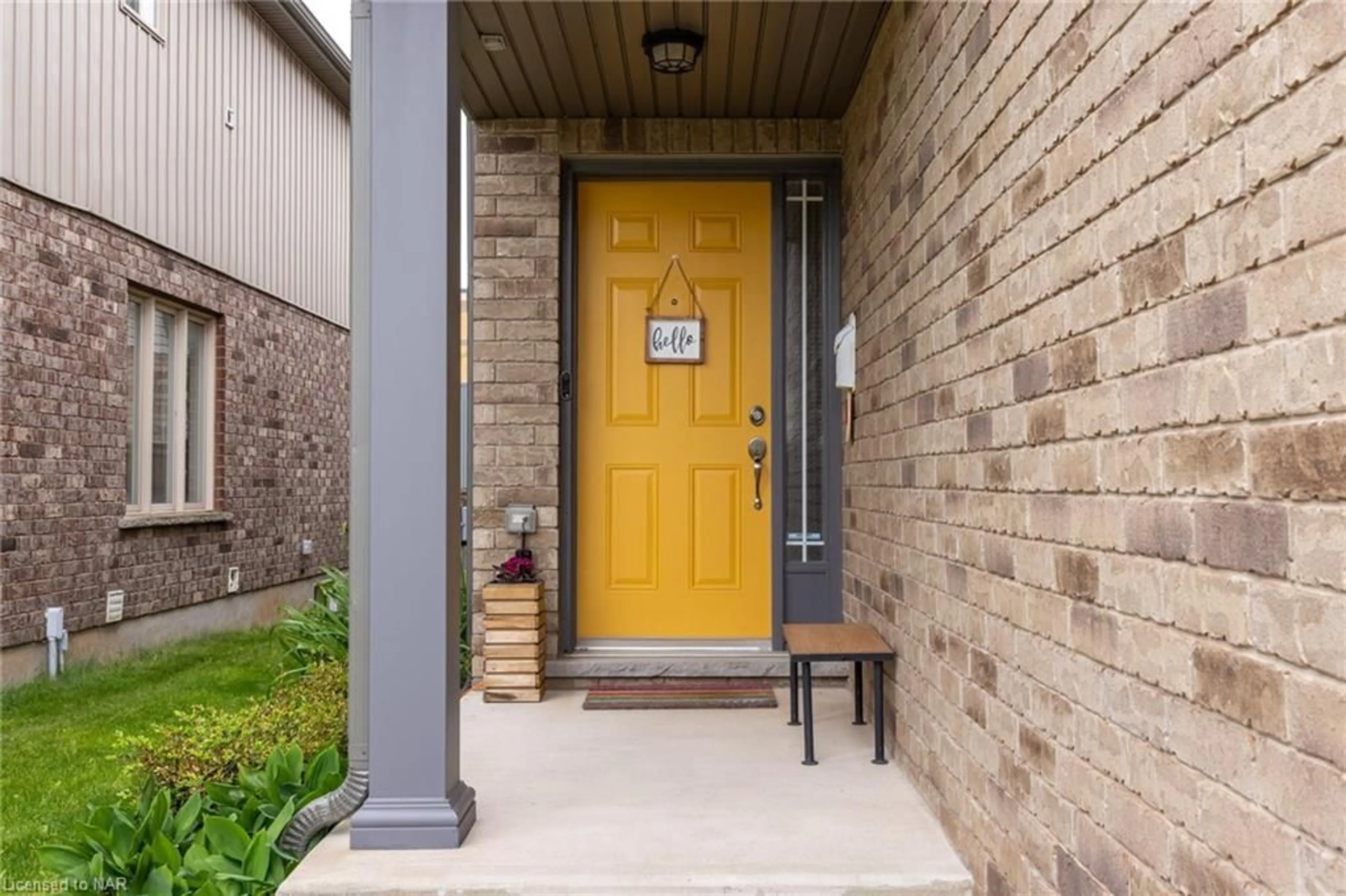 Indoor entryway for 8466 Kelsey Cres, Niagara Falls Ontario L2H 0E6