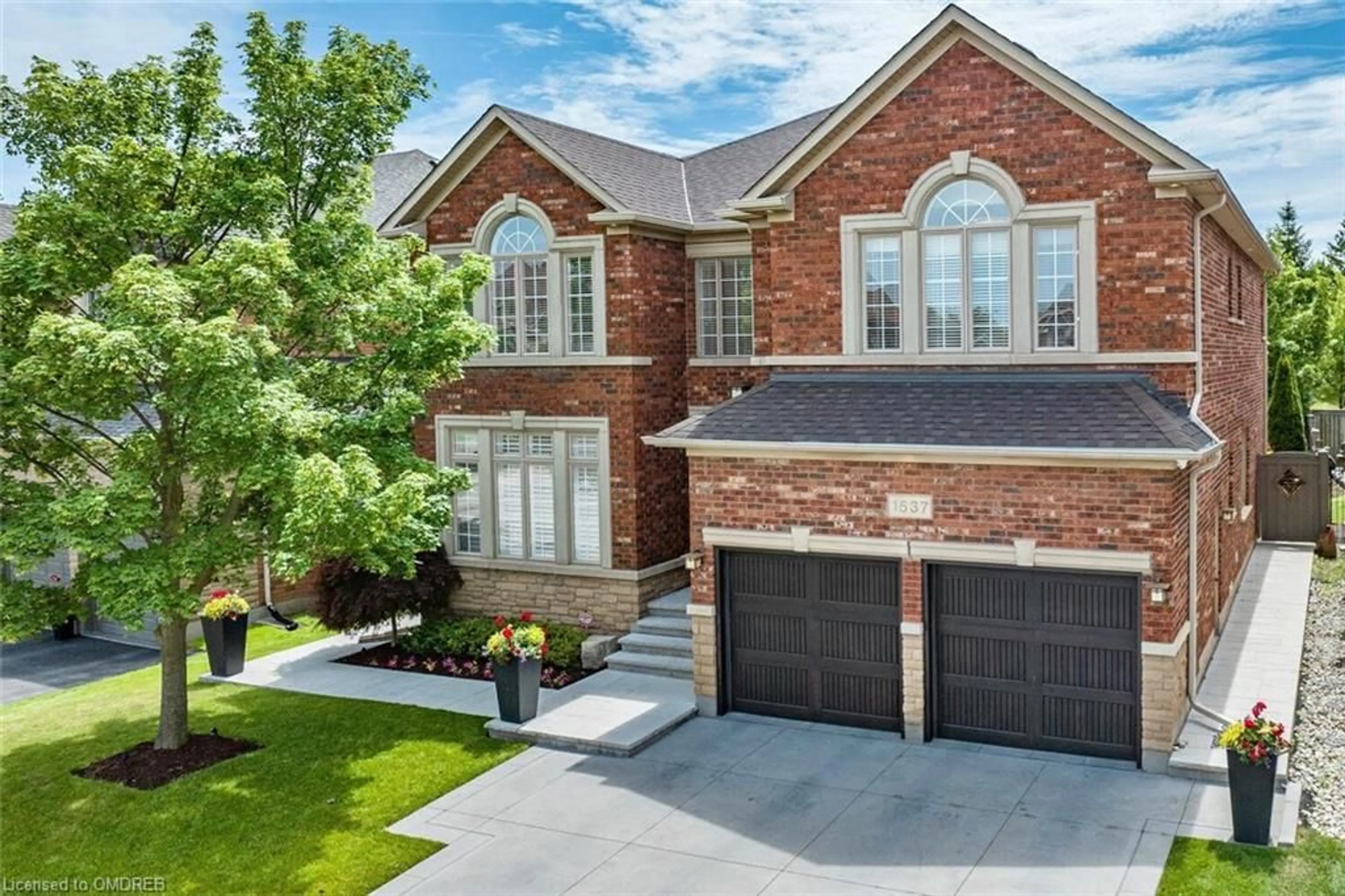 Home with brick exterior material for 1537 Pinery Cres, Oakville Ontario L6H 7J9