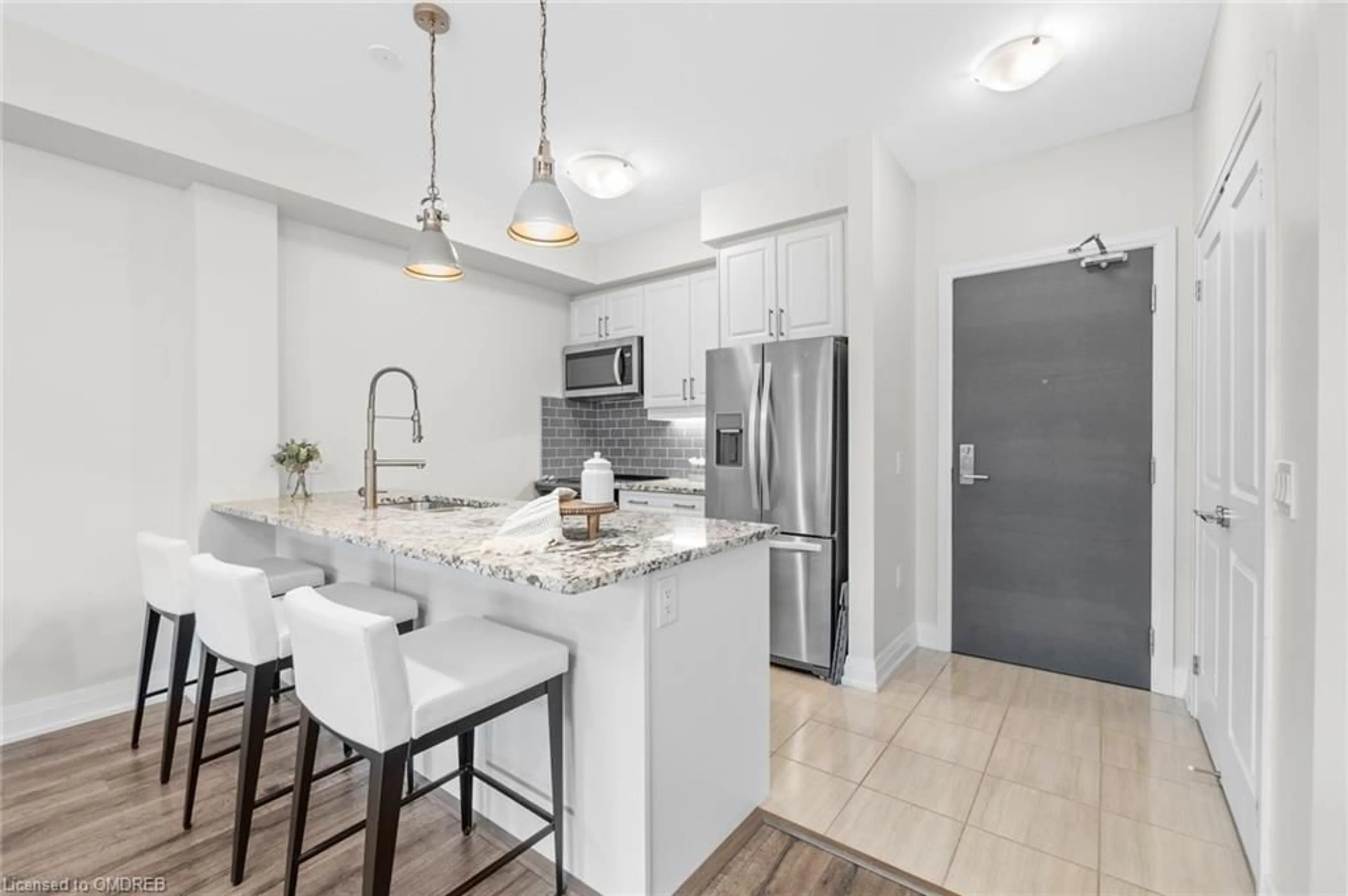 Contemporary kitchen for 2375 Bronte Rd #212, Oakville Ontario L6M 4J2