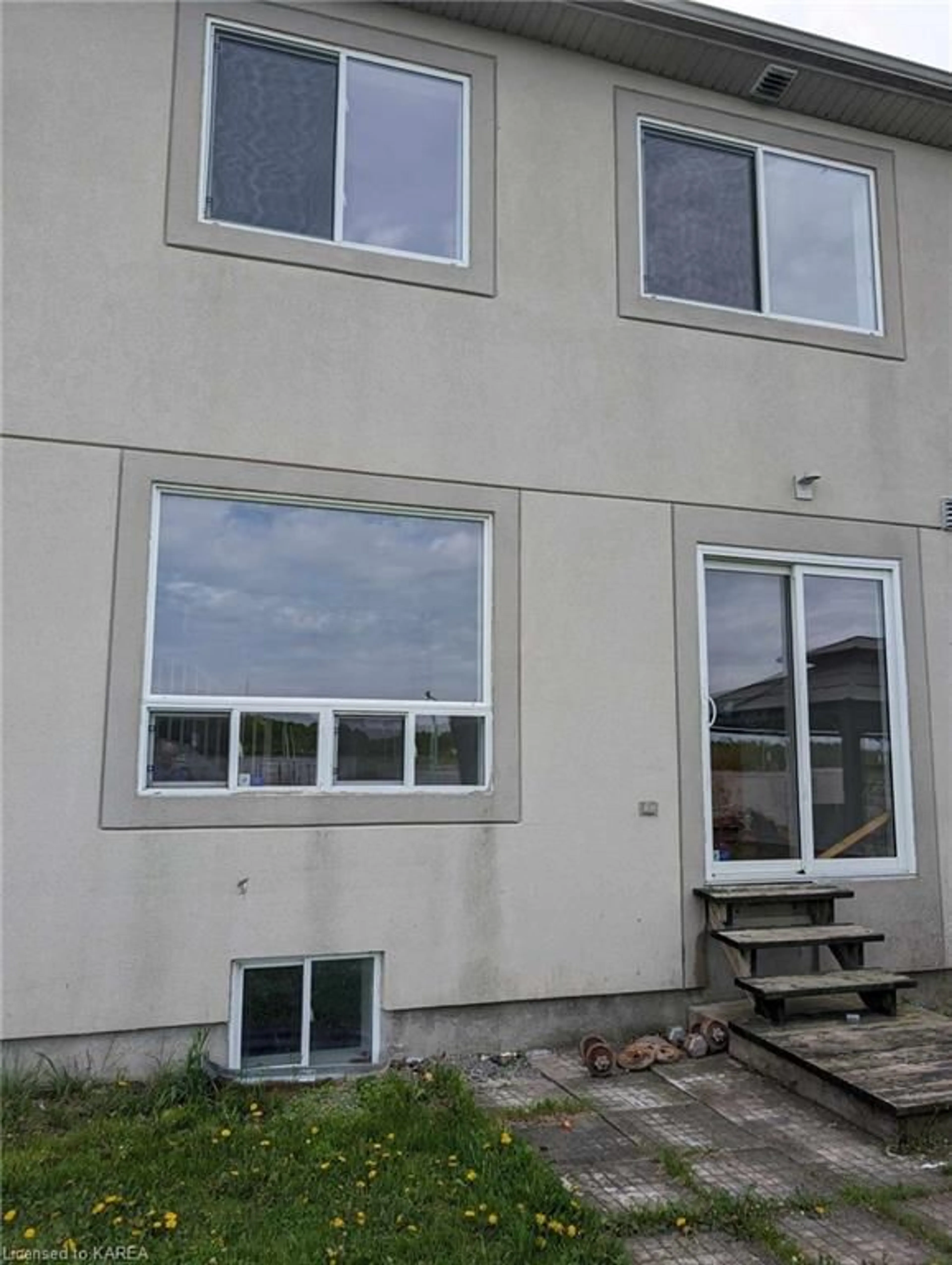 Outside view for 279 Conacher Dr, Kingston Ontario K7K 7B9