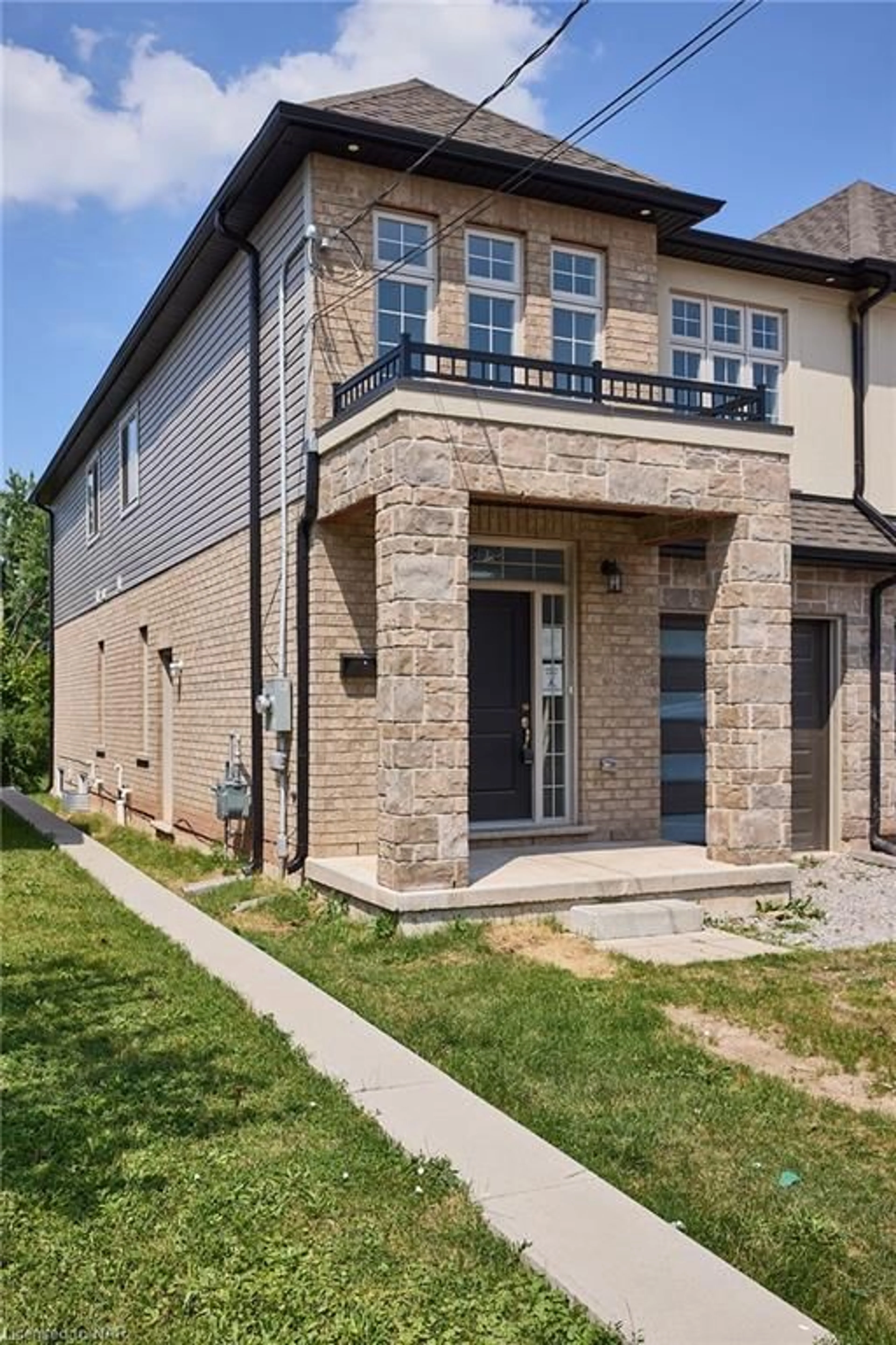 Home with brick exterior material for 185 Federal St, Stoney Creek Ontario L8E 1N8