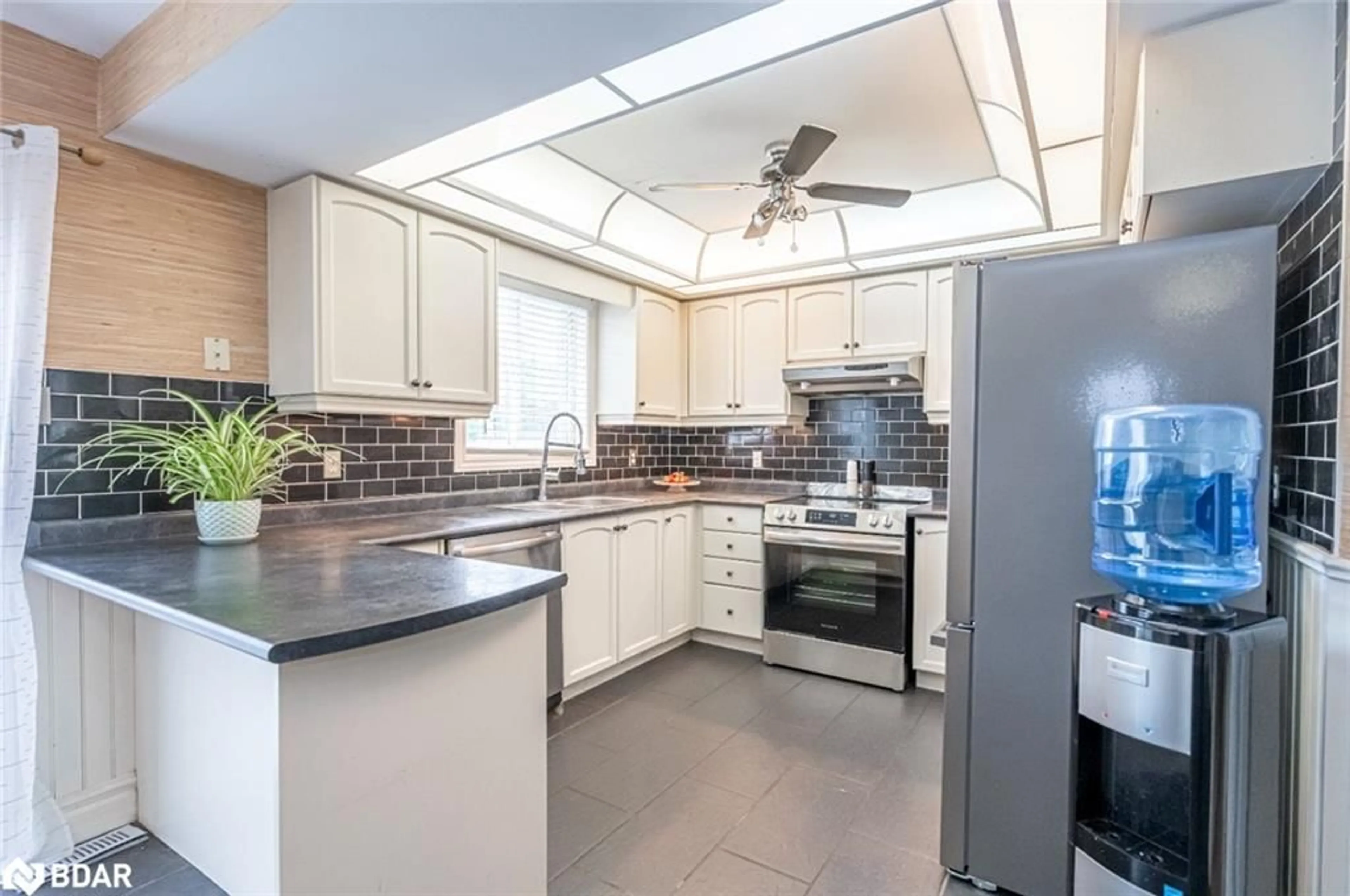 Kitchen for 5 Michael Cres, Barrie Ontario L4M 6Y9