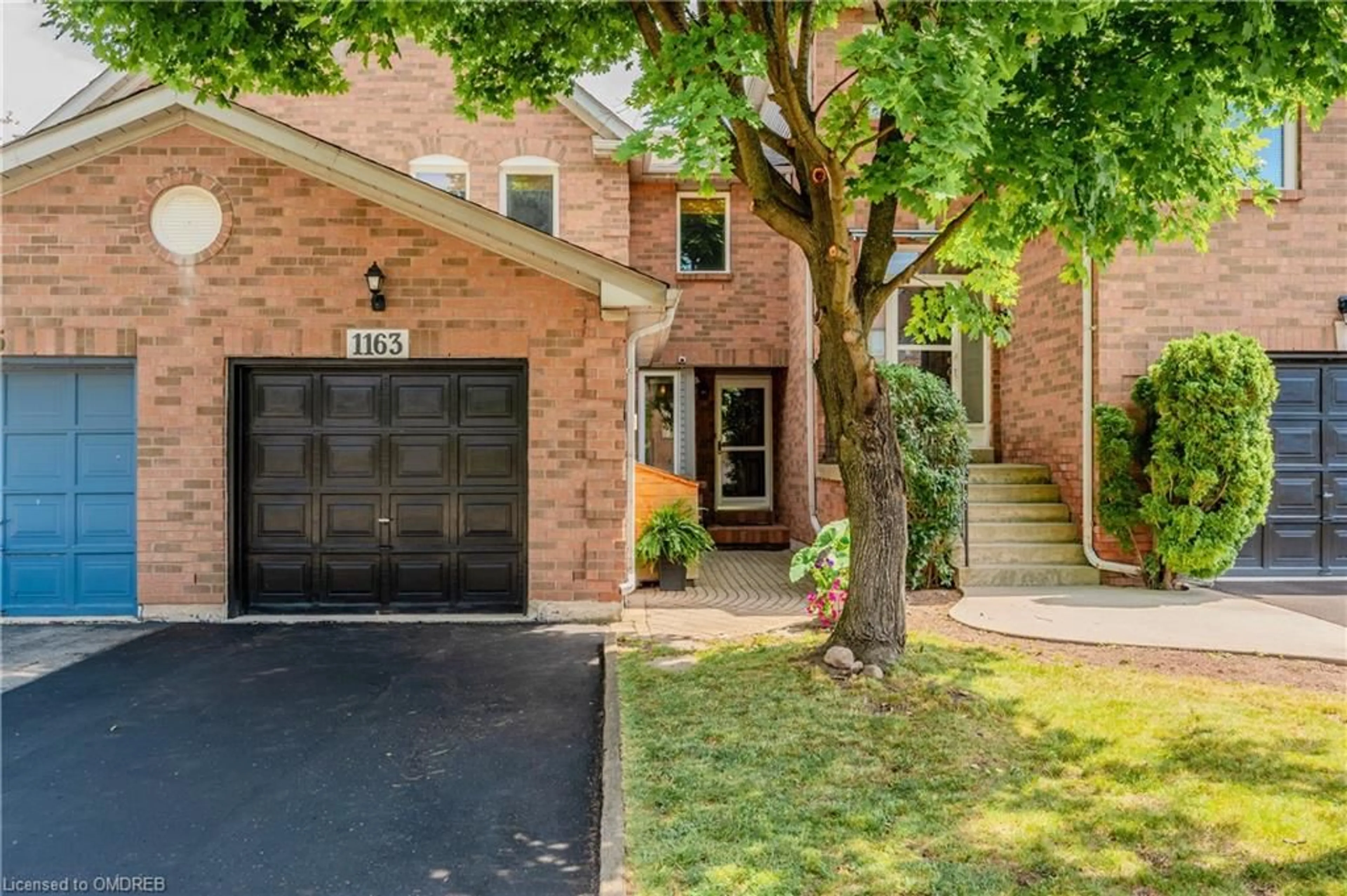 Home with brick exterior material for 1163 Leewood Dr, Oakville Ontario L6M 3B9