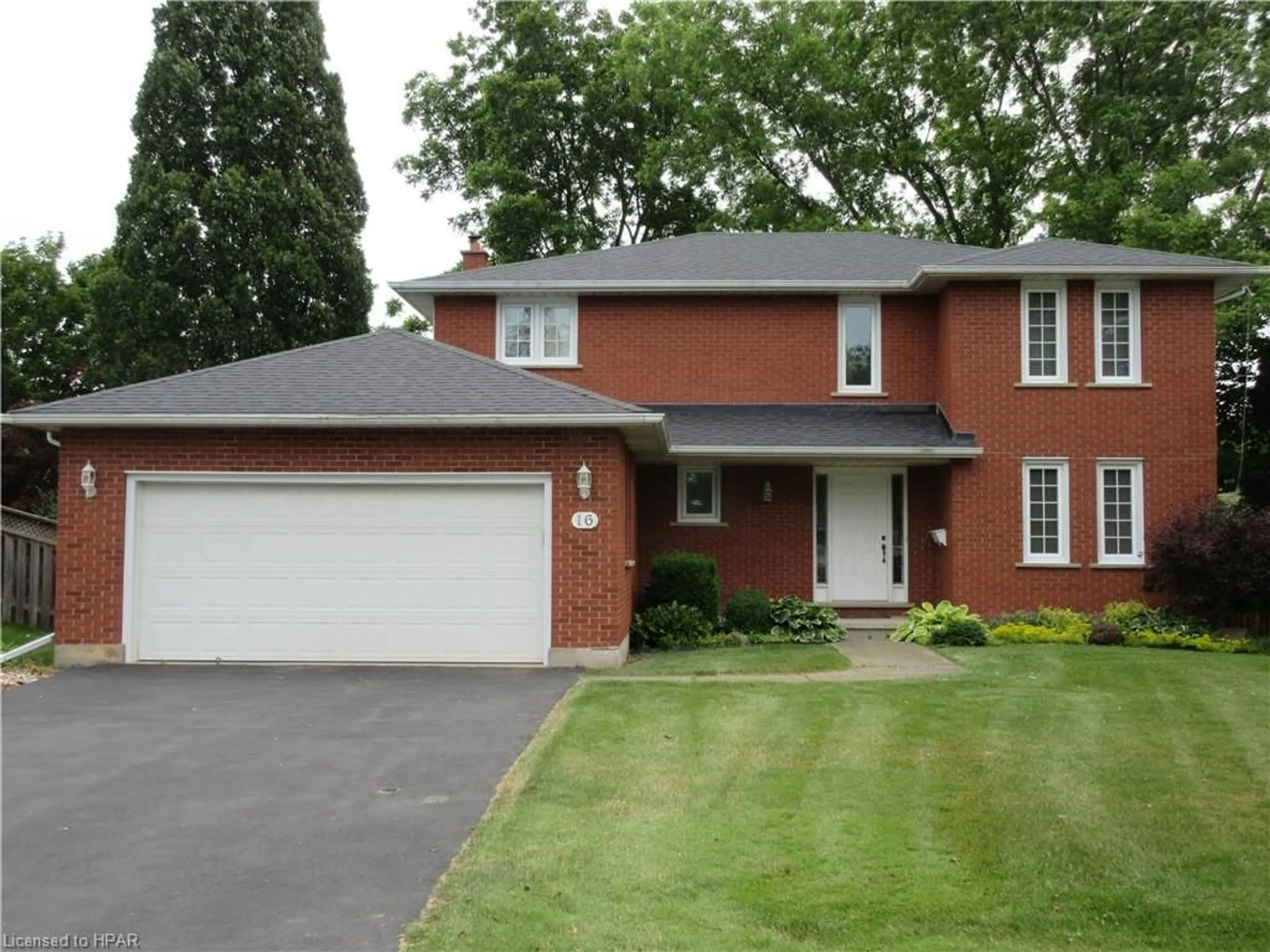 Home with brick exterior material for 16 Secretariat Crt, Brantford Ontario N3P 1P9