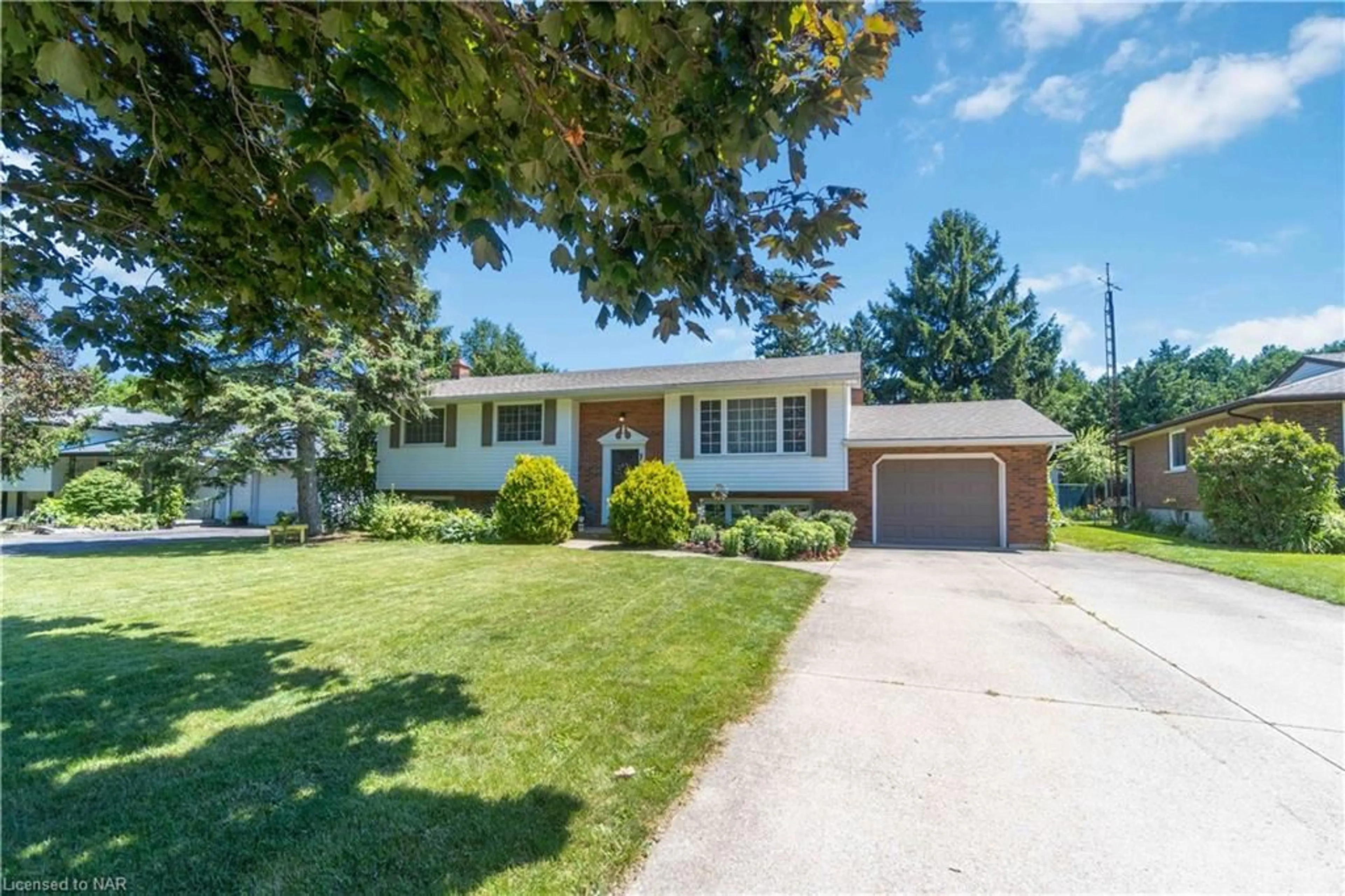 Frontside or backside of a home for 19 Upper Canada Dr, Niagara-on-the-Lake Ontario L0S 1J0