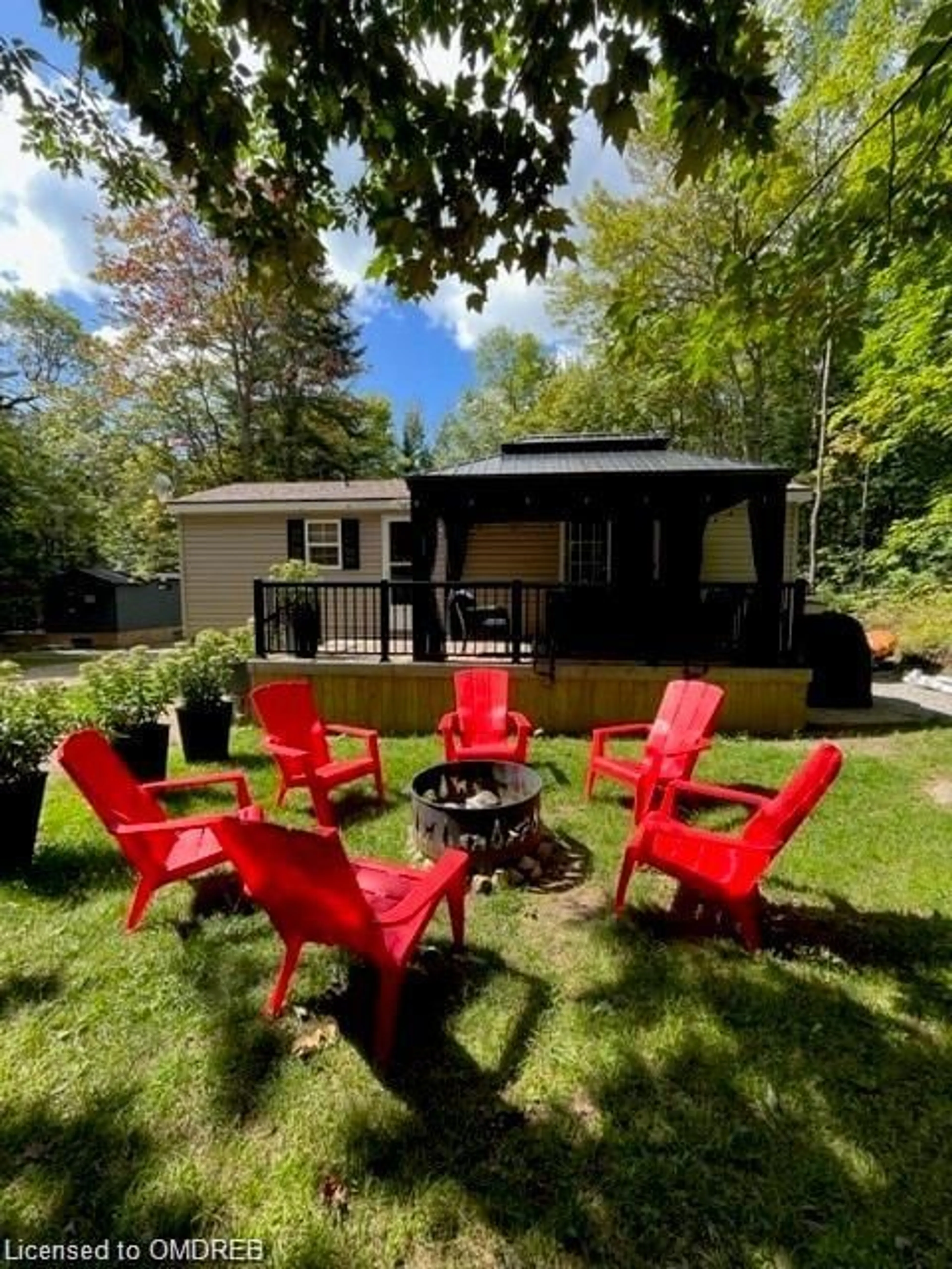 Patio for 1047 Bonnie Lake Camp Rd #812, Bracebridge Ontario P1L 1W9