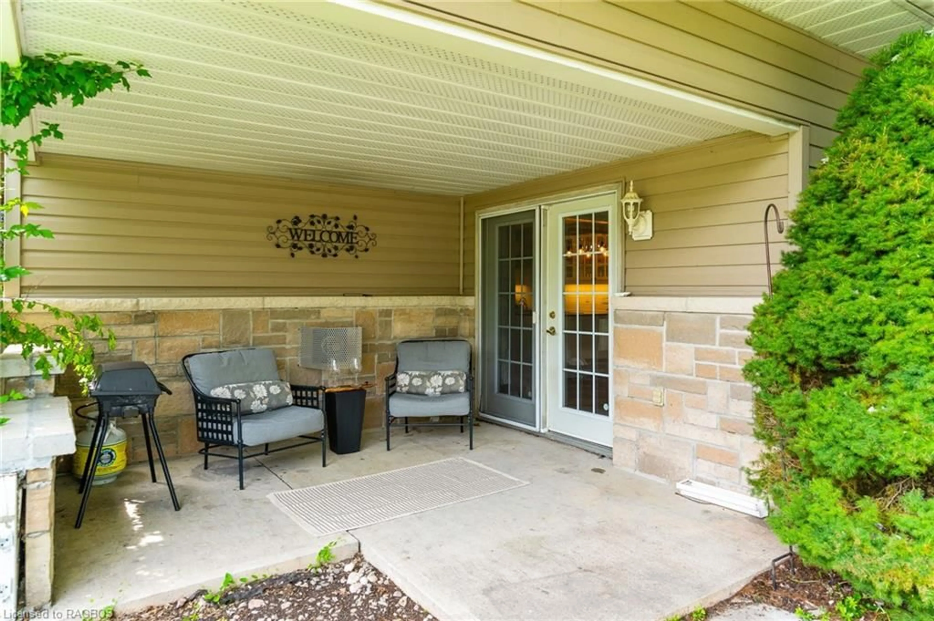 Patio, cottage for 170 William St, Wiarton Ontario N0H 2T0