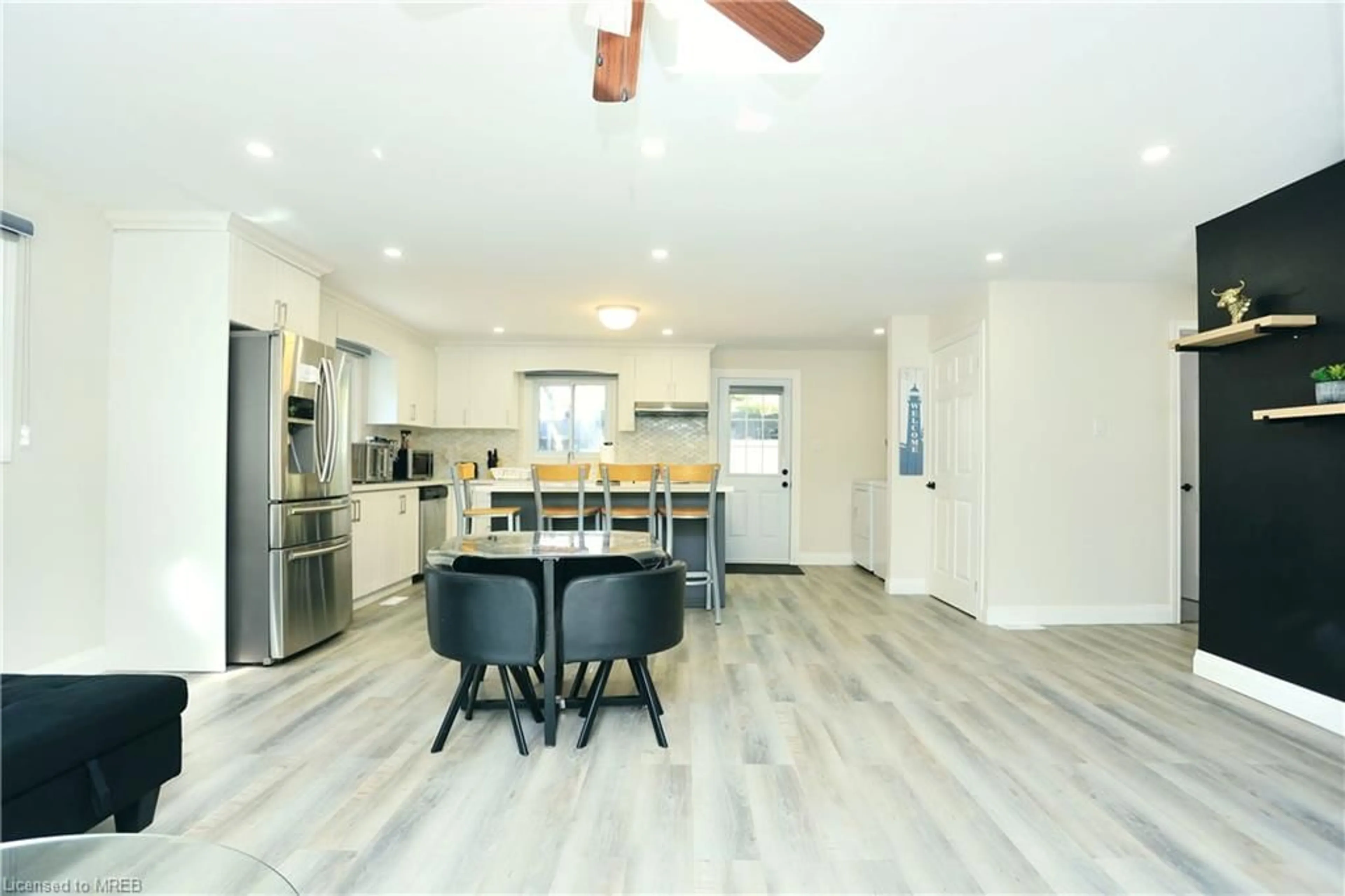 Contemporary kitchen for 1786 St Johns Rd, Innisfil Ontario L0M 1S0