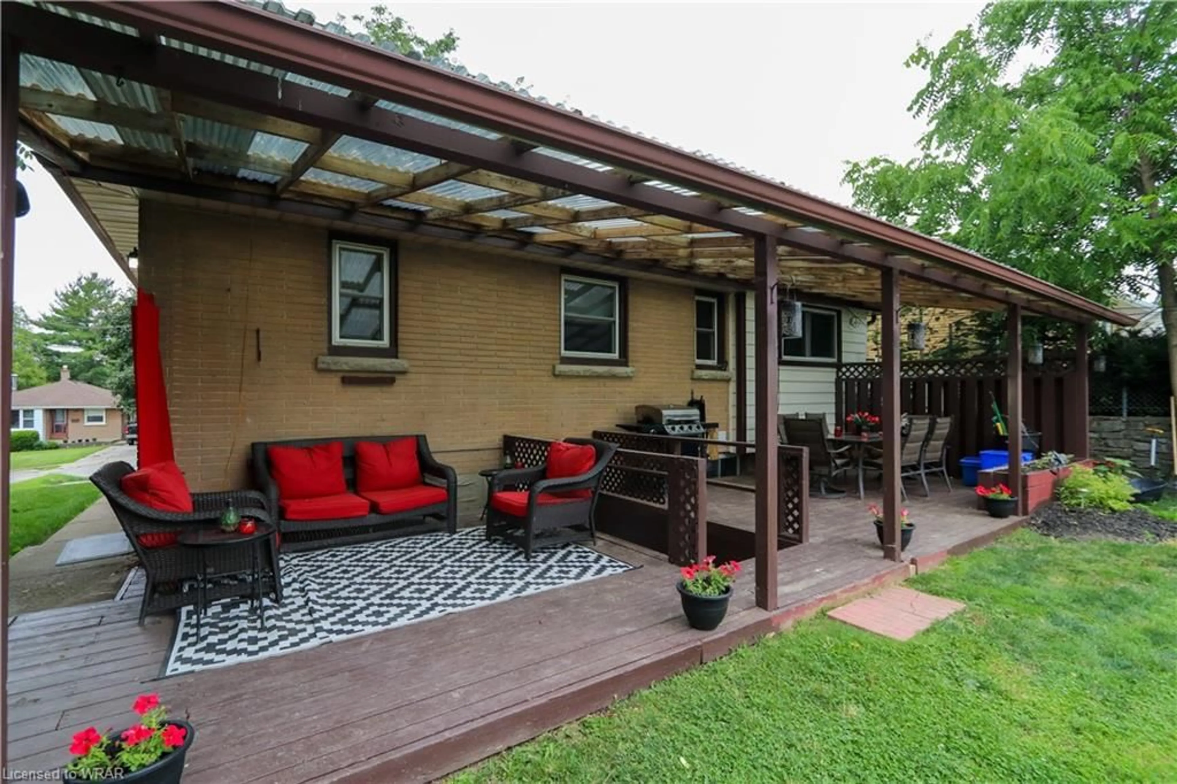 Patio for 75 Stewart Ave, Cambridge Ontario N1R 2T8