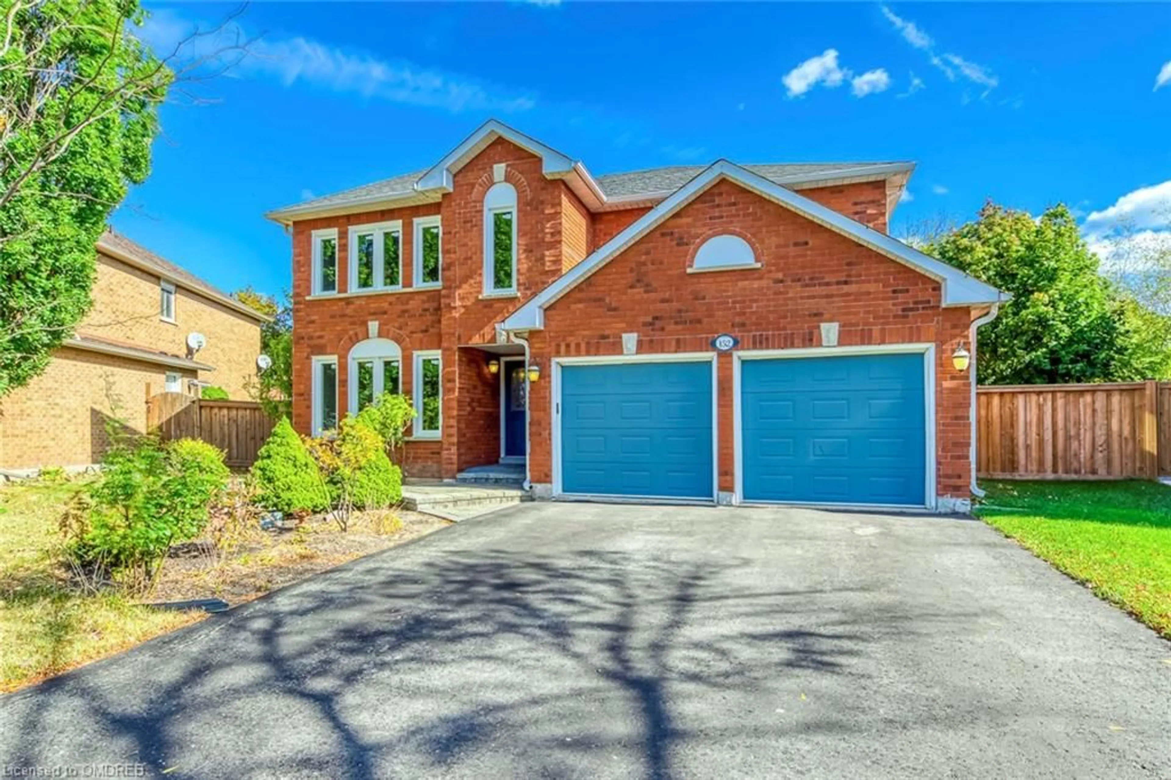 Home with brick exterior material for 152 Elderwood Trail, Oakville Ontario L6H 5W4