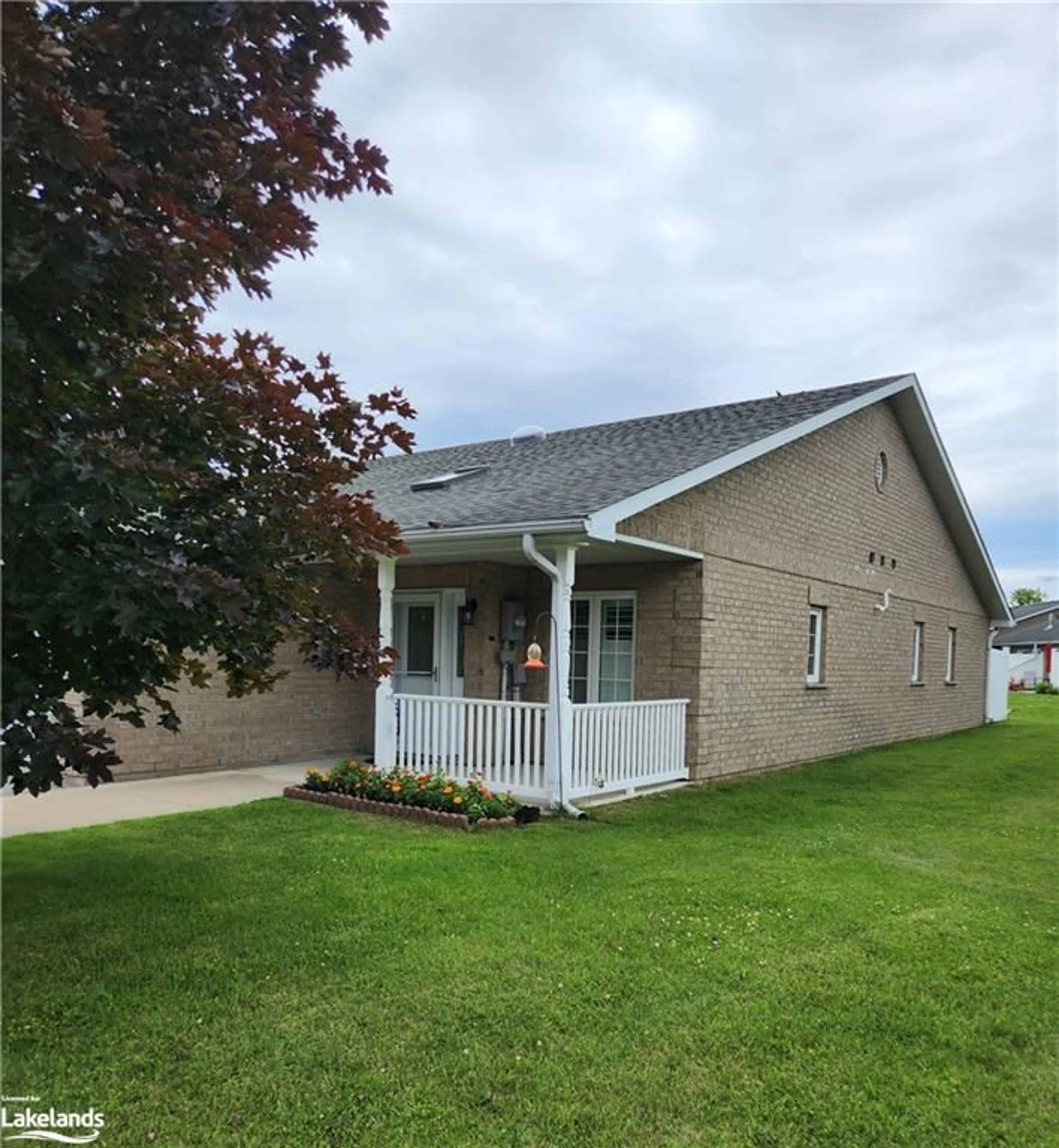 Frontside or backside of a home for 144 Meadow Lane, Wasaga Beach Ontario L9Z 0A4