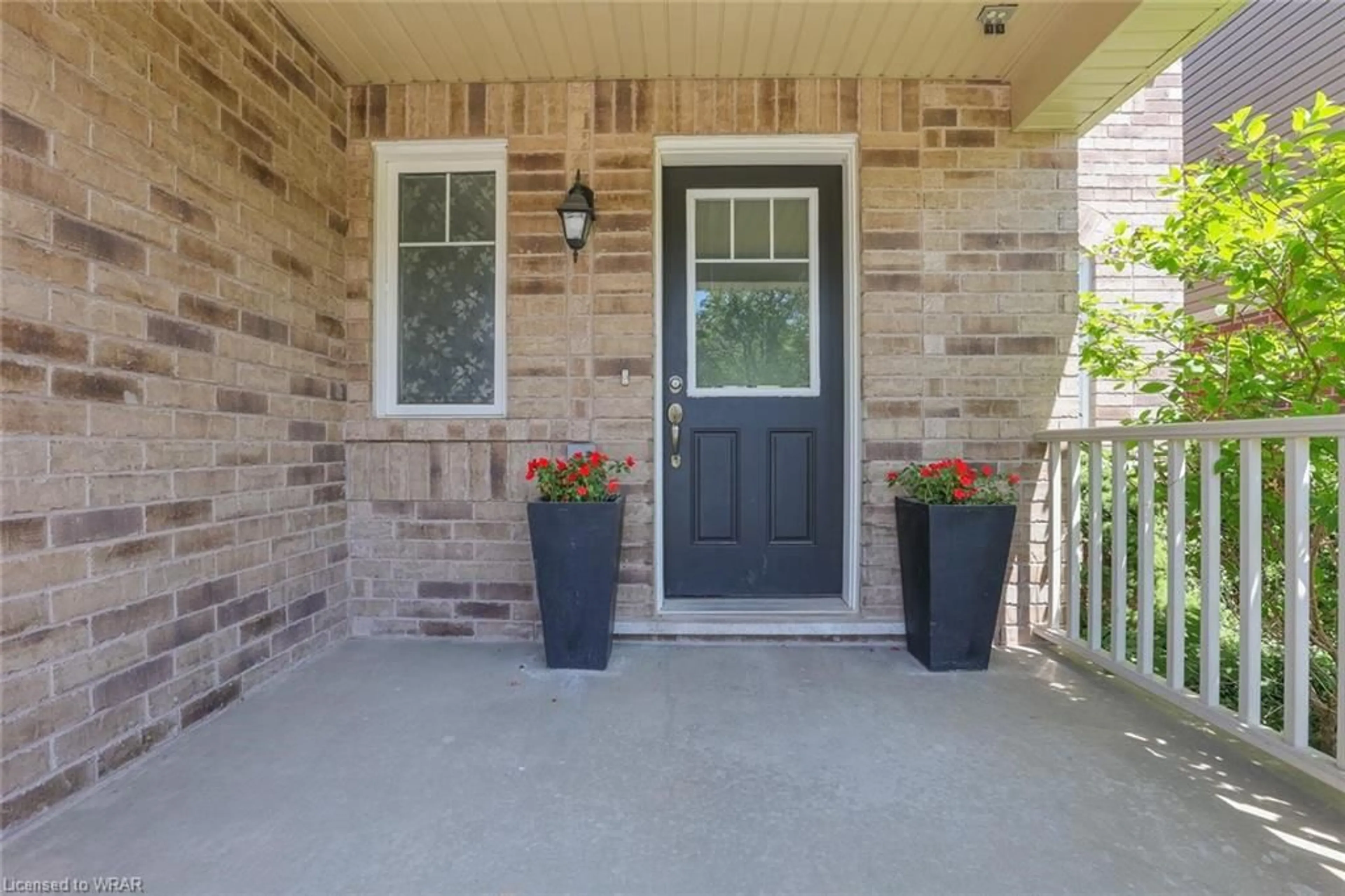 Indoor entryway for 44 Dalton Dr, Cambridge Ontario N3C 0E7