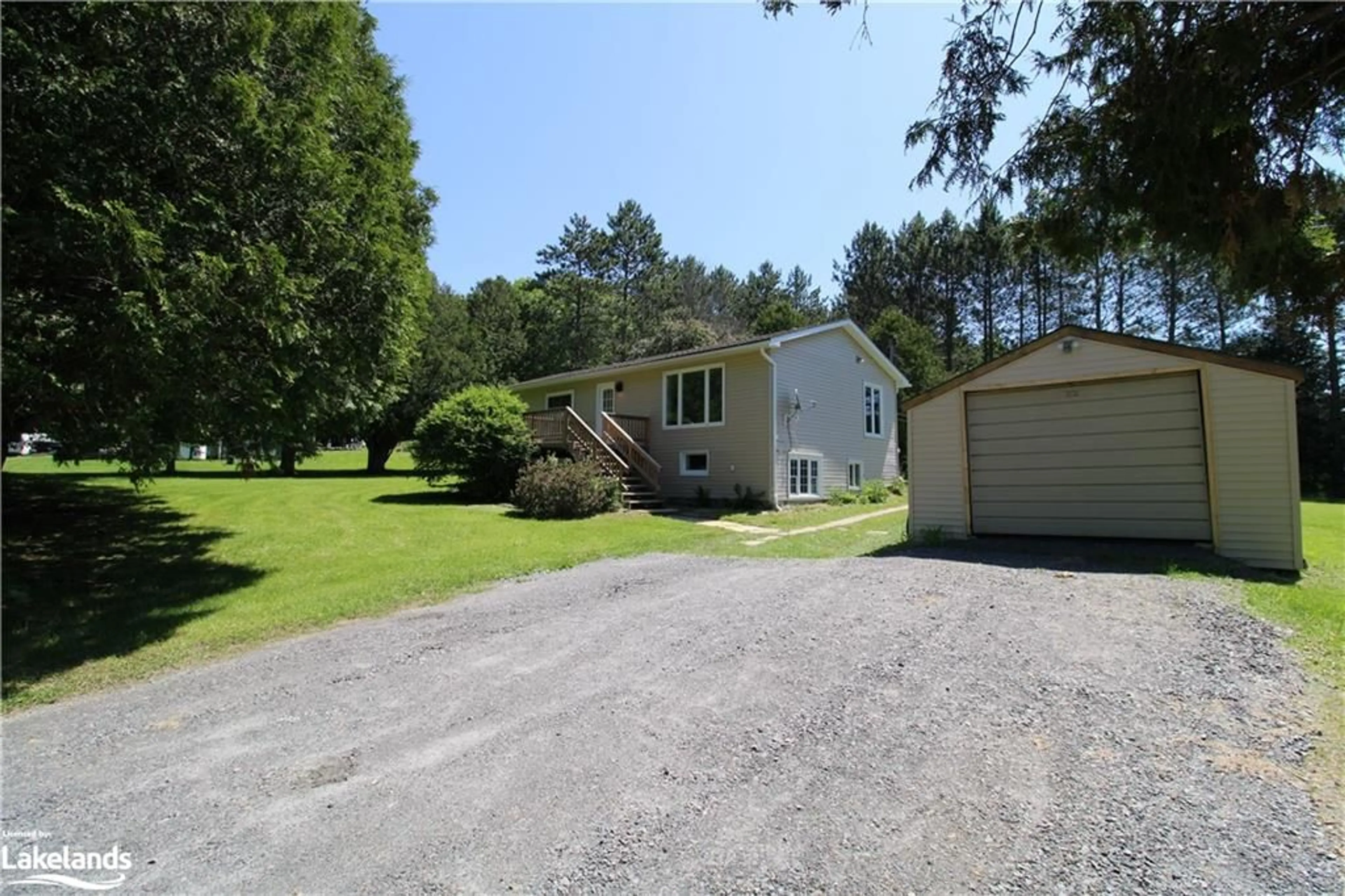 Cottage for 831 Old Muskoka Rd, Utterson Ontario P0B 1M0