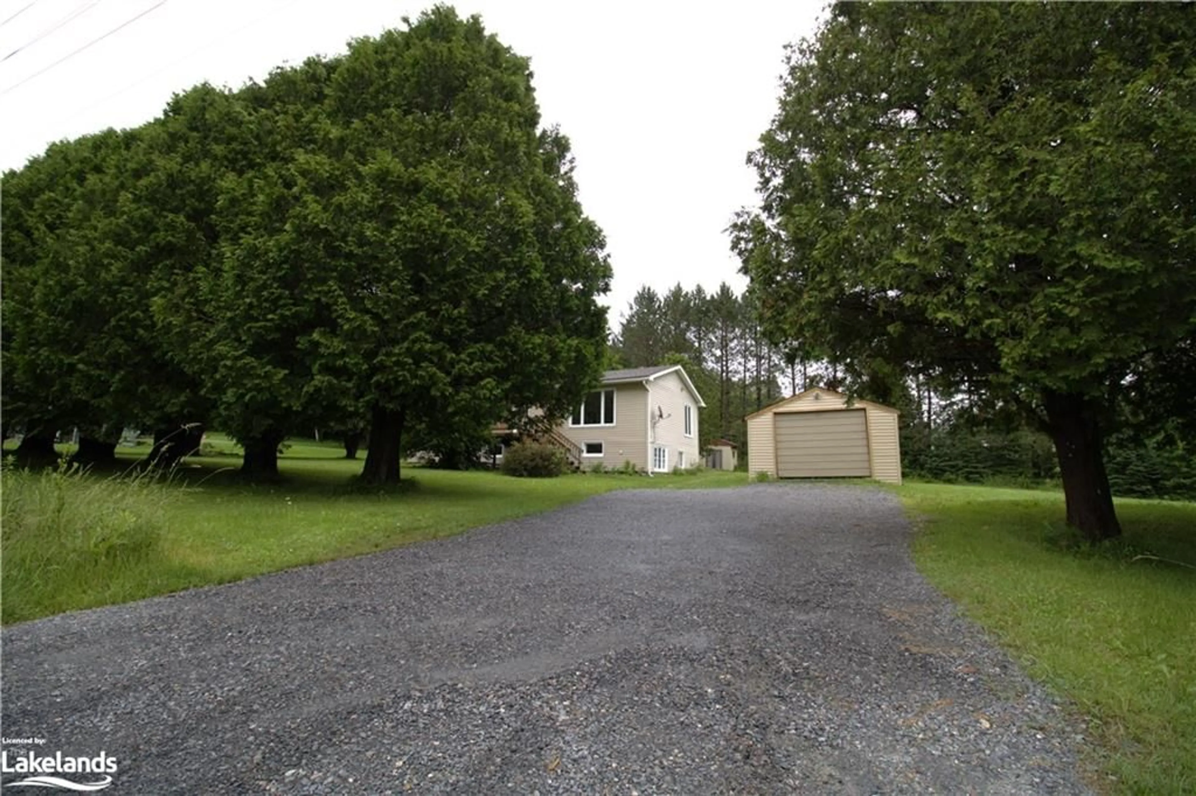 Outside view for 831 Old Muskoka Rd, Utterson Ontario P0B 1M0