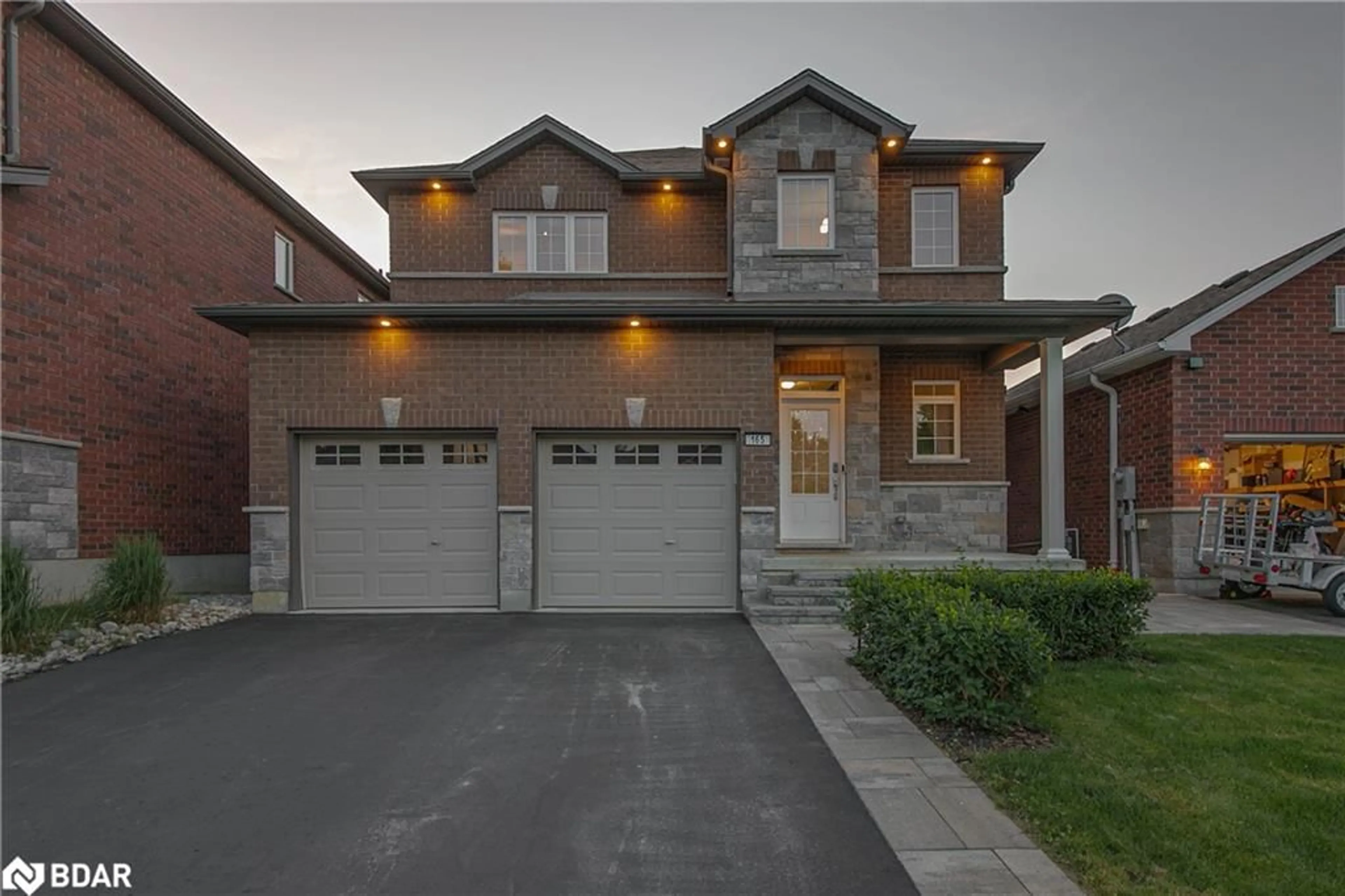 Frontside or backside of a home for 165 Bishop Dr, Barrie Ontario L4N 6X5