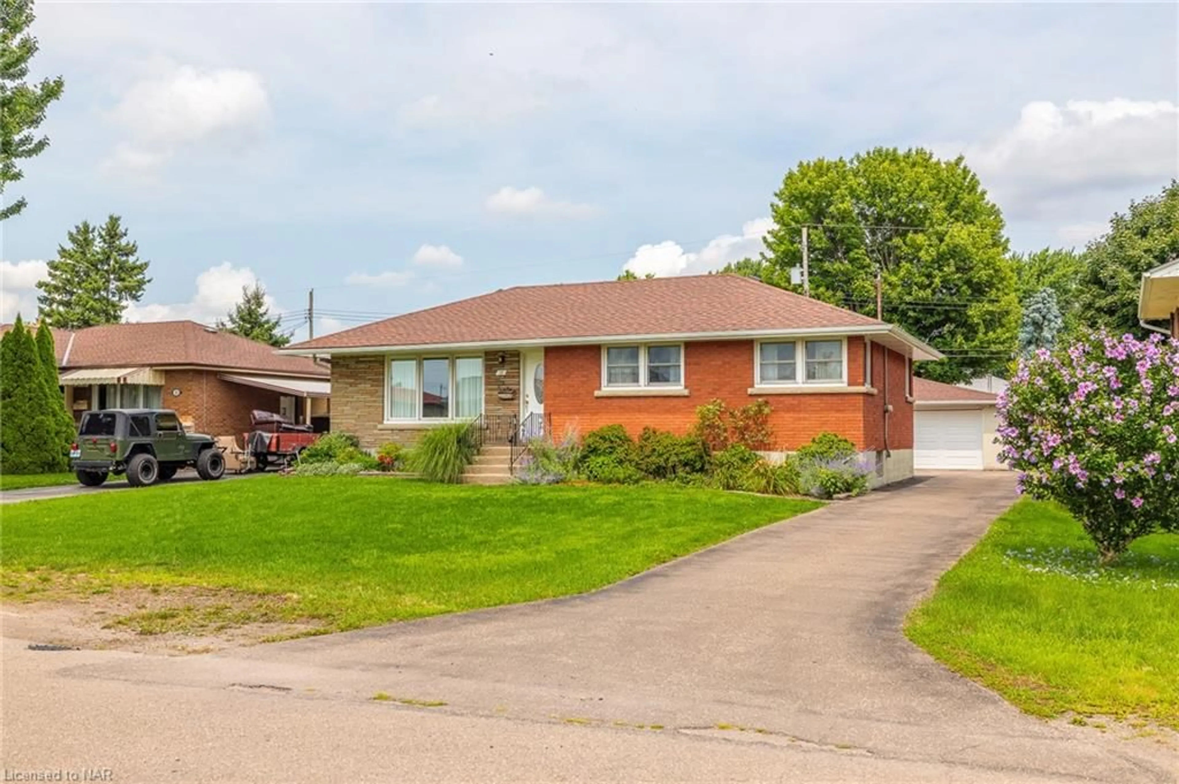 Frontside or backside of a home for 11 Michael Dr, Port Colborne Ontario L3K 3C3