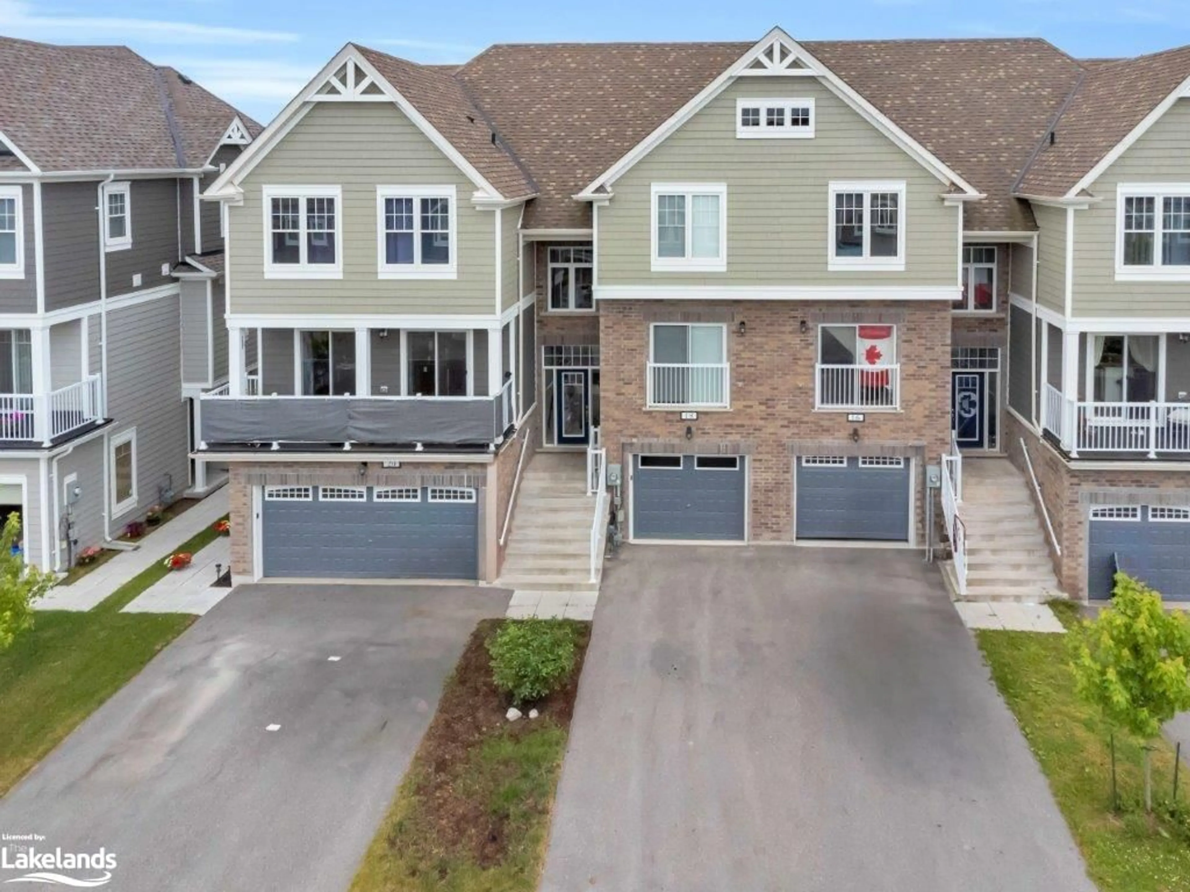 A pic from exterior of the house or condo for 18 Hills Thistle Dr, Wasaga Beach Ontario L9Z 0J3