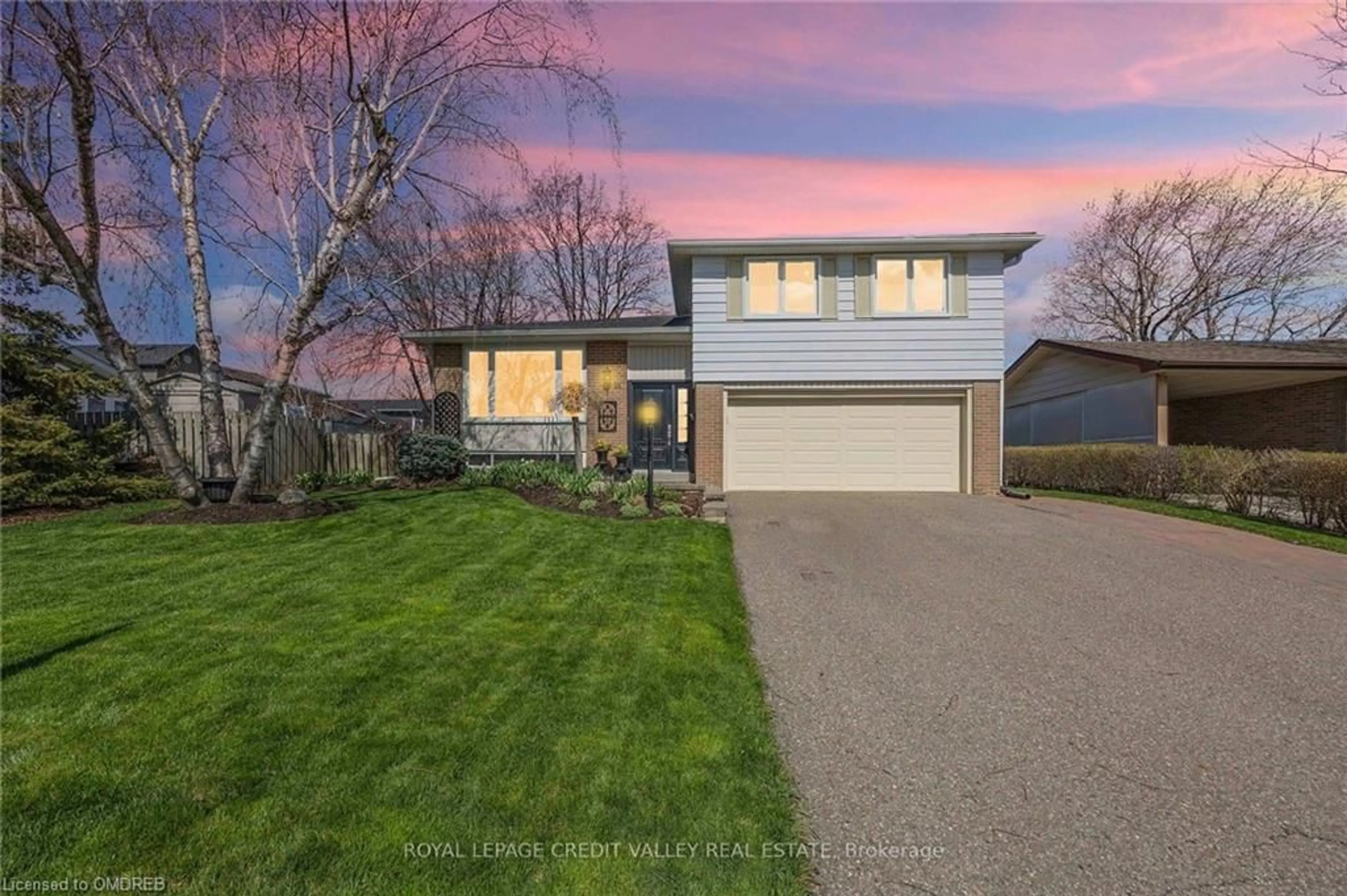 Frontside or backside of a home, the street view for 25 Caledon Cres, Brampton Ontario L6W 1C6