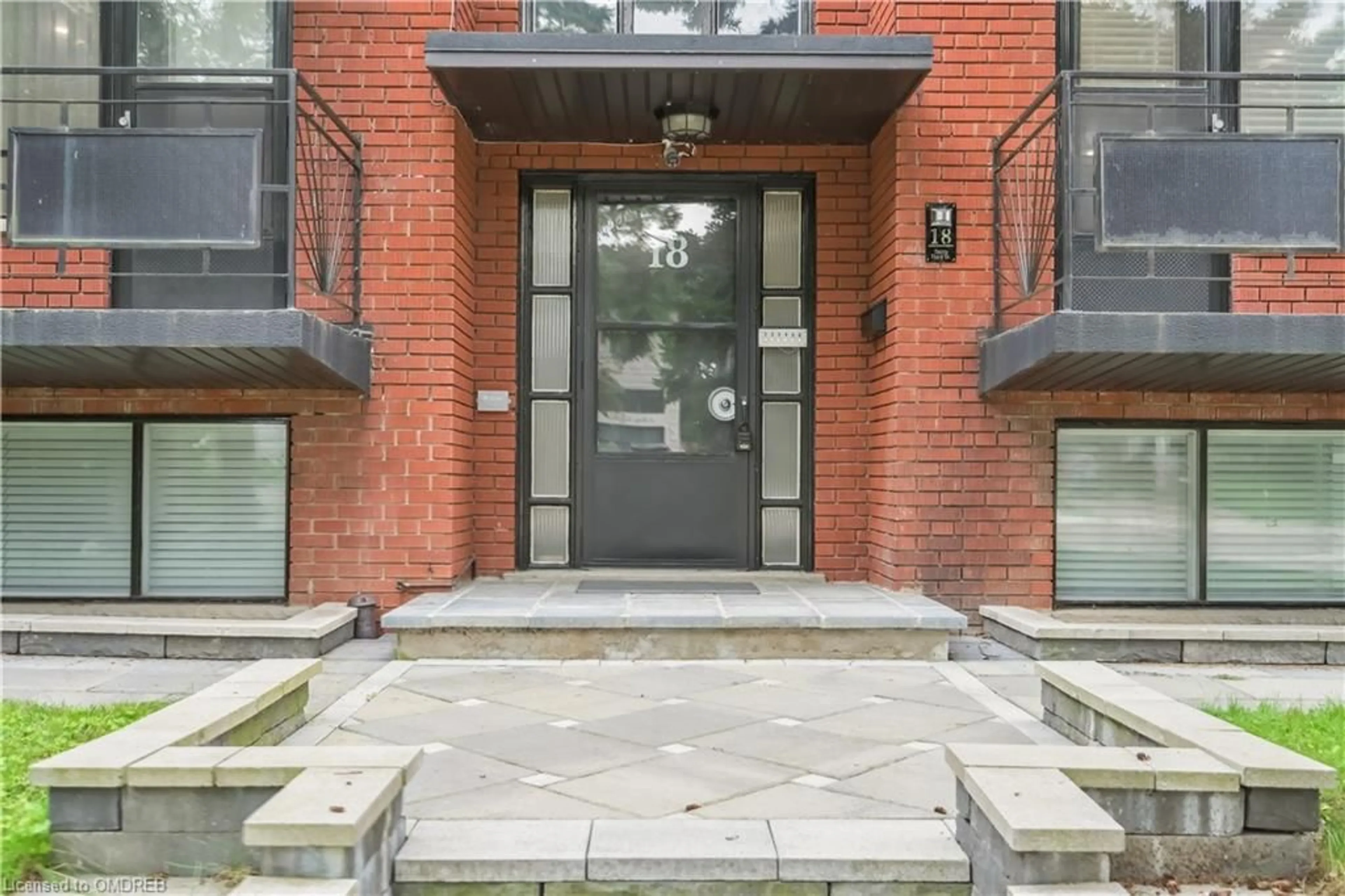 Home with brick exterior material for 18 Thirty Third St, Toronto Ontario M8W 3G9