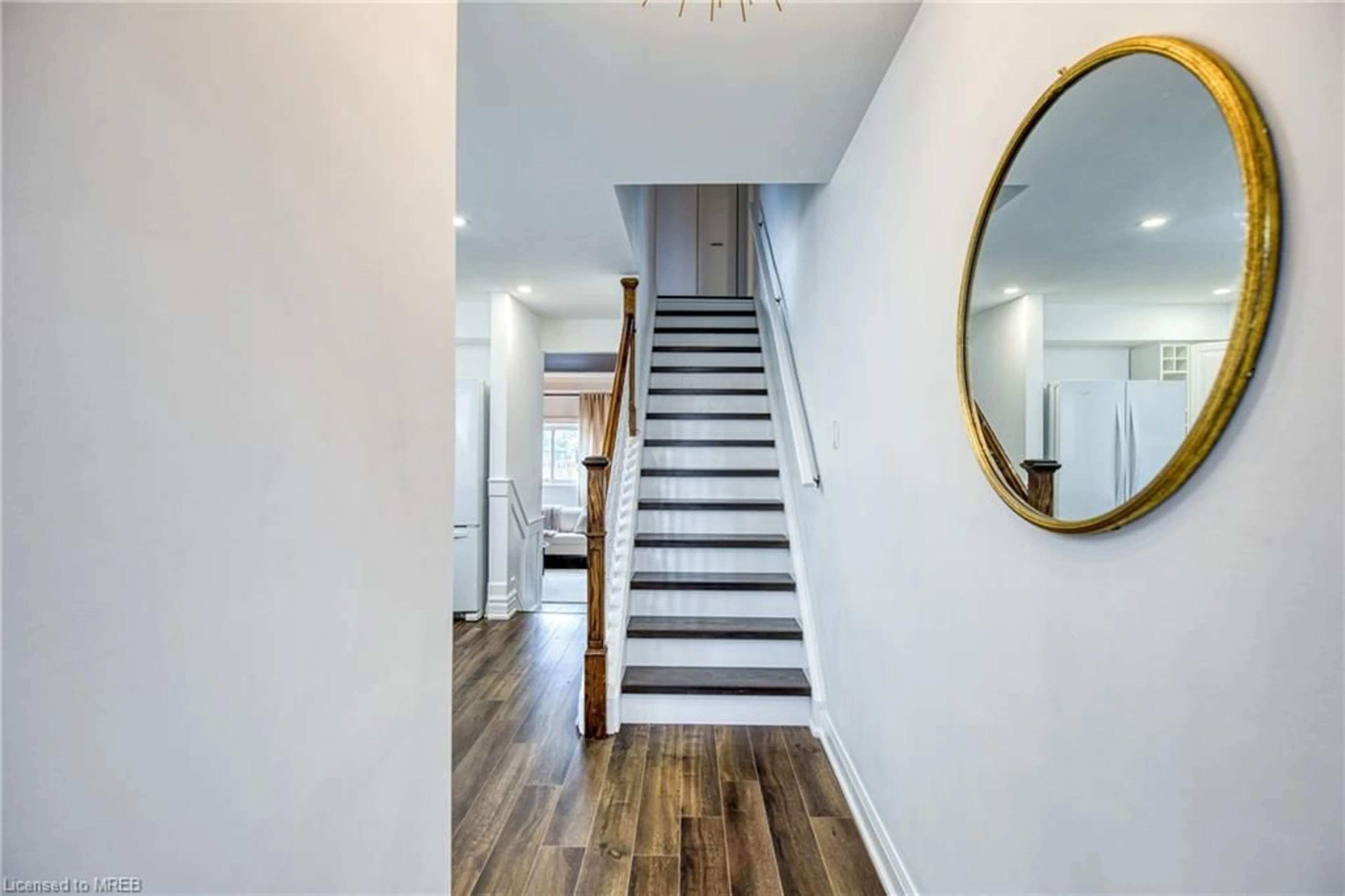 Stairs for 6174 Townwood Crt, Mississauga Ontario L5N 2L4